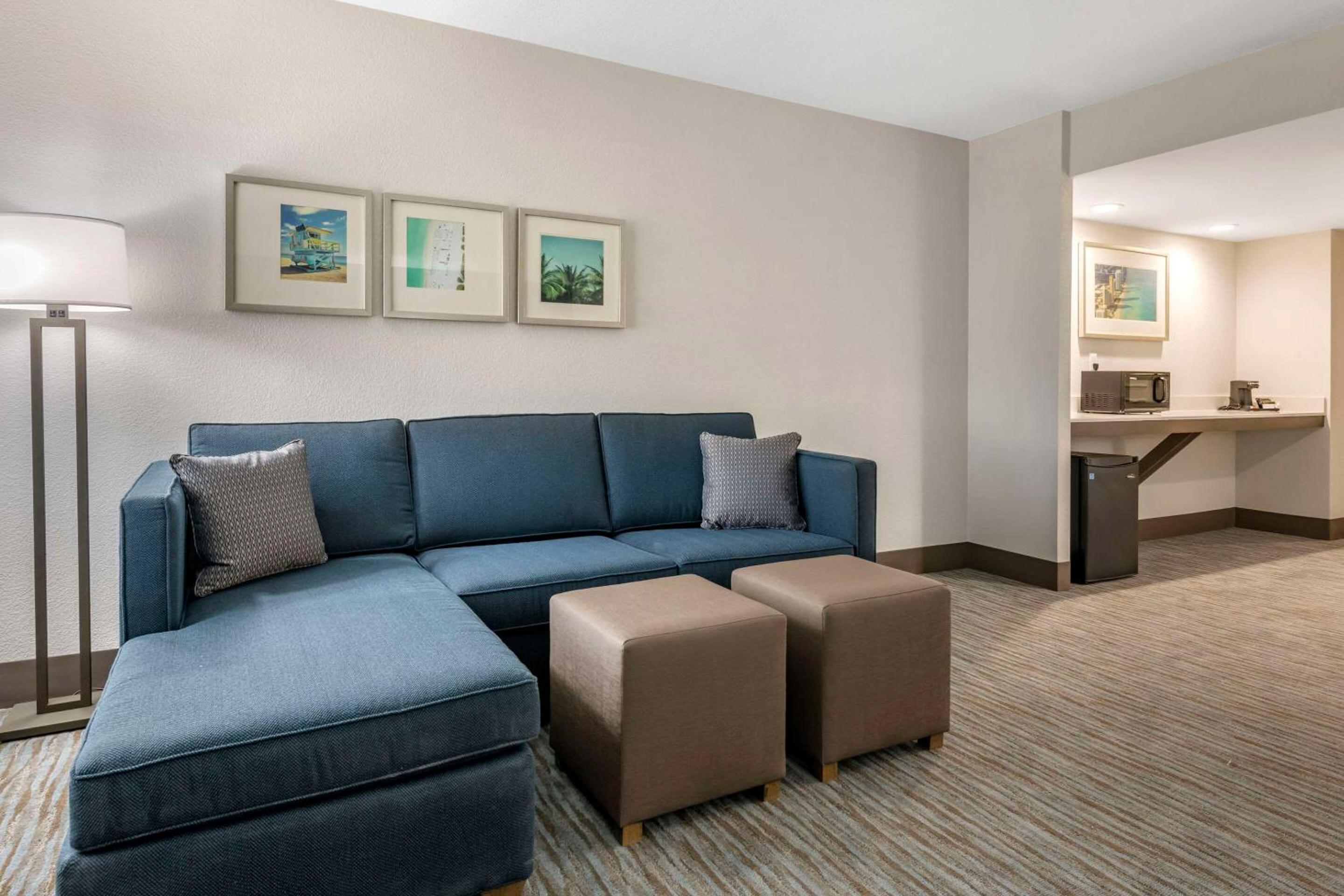 Queen Suite with Two Queen Beds - Non-Smoking