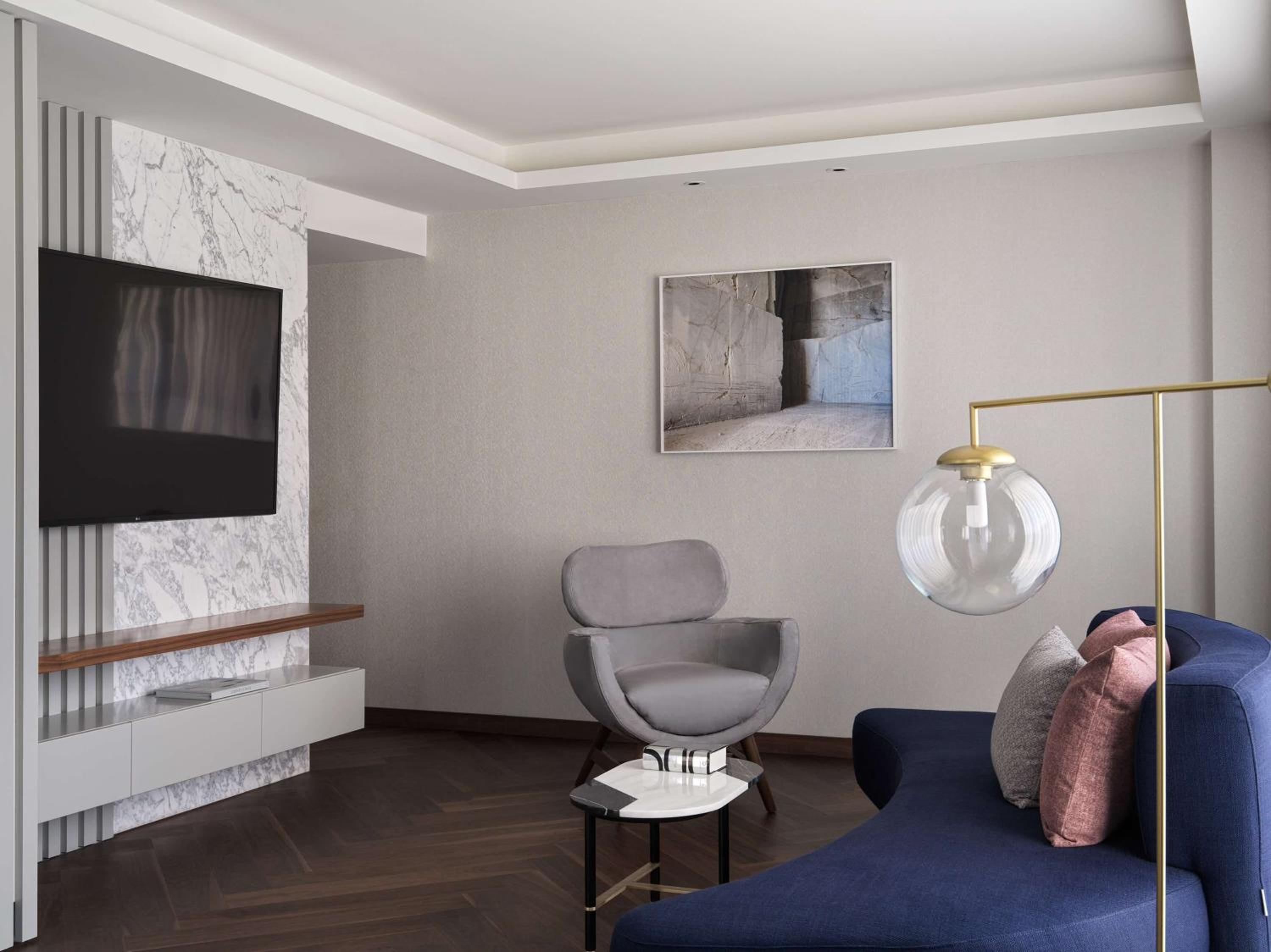 Corner King Suite