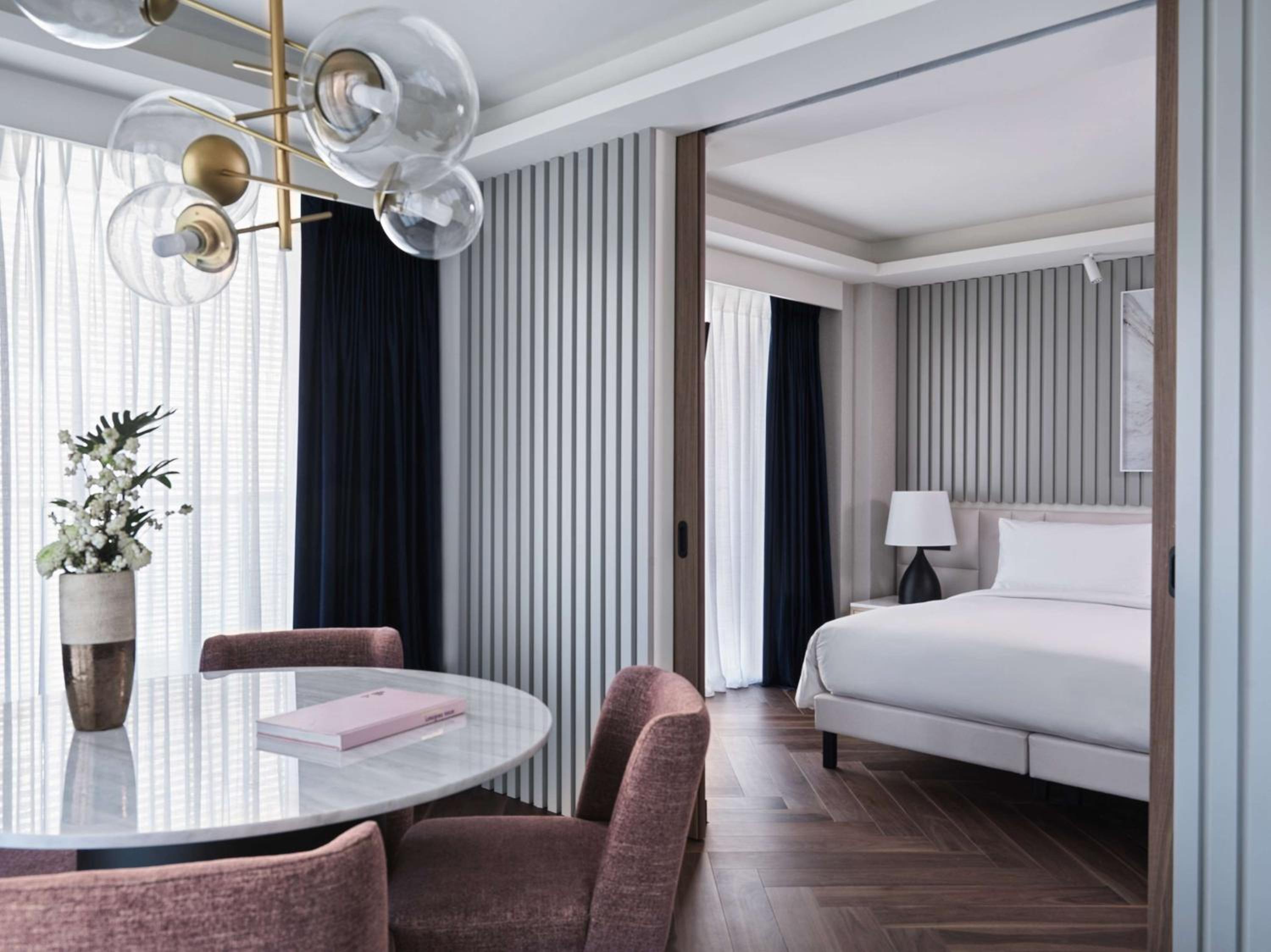 Corner King Suite