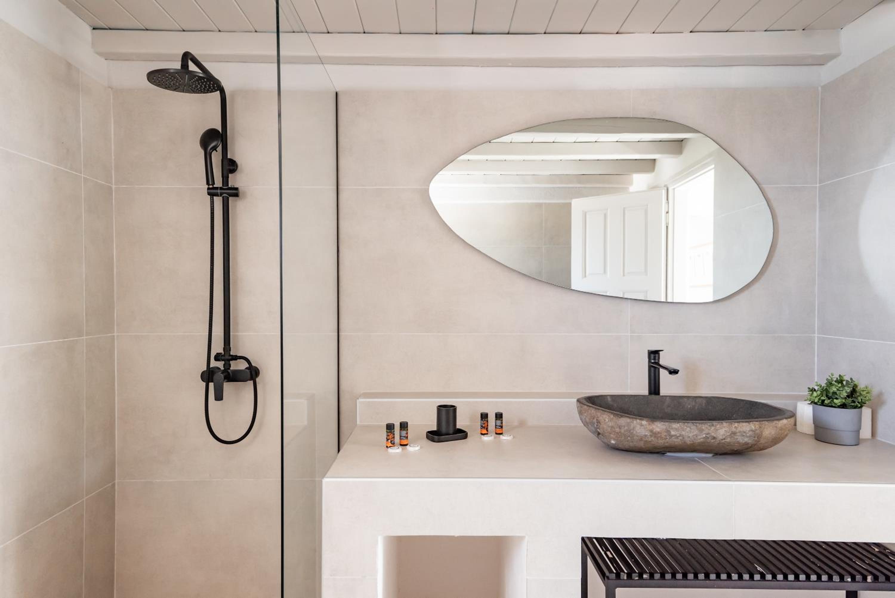 Classic Quadruple Room - Photo 16