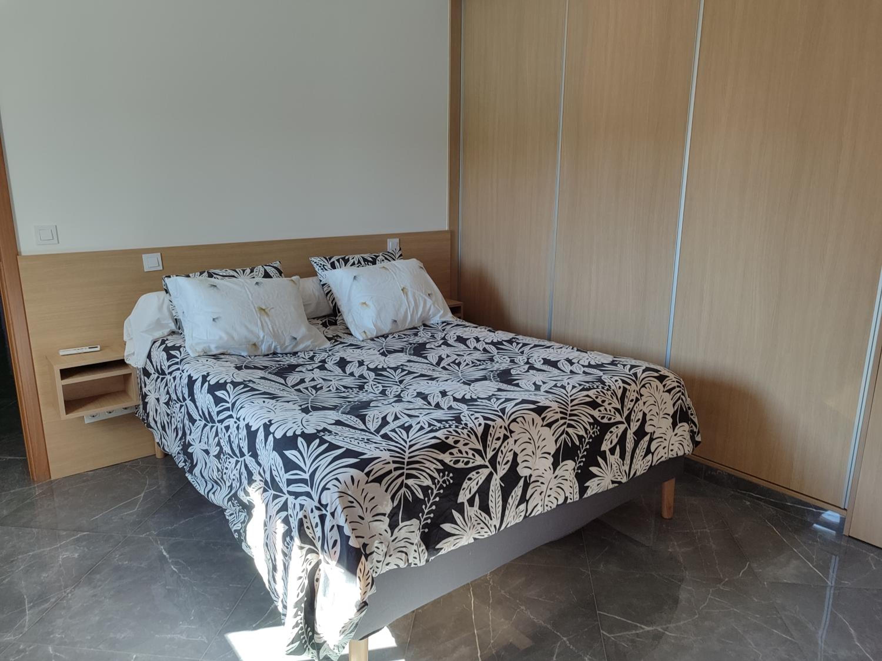 One-Bedroom House photo 1