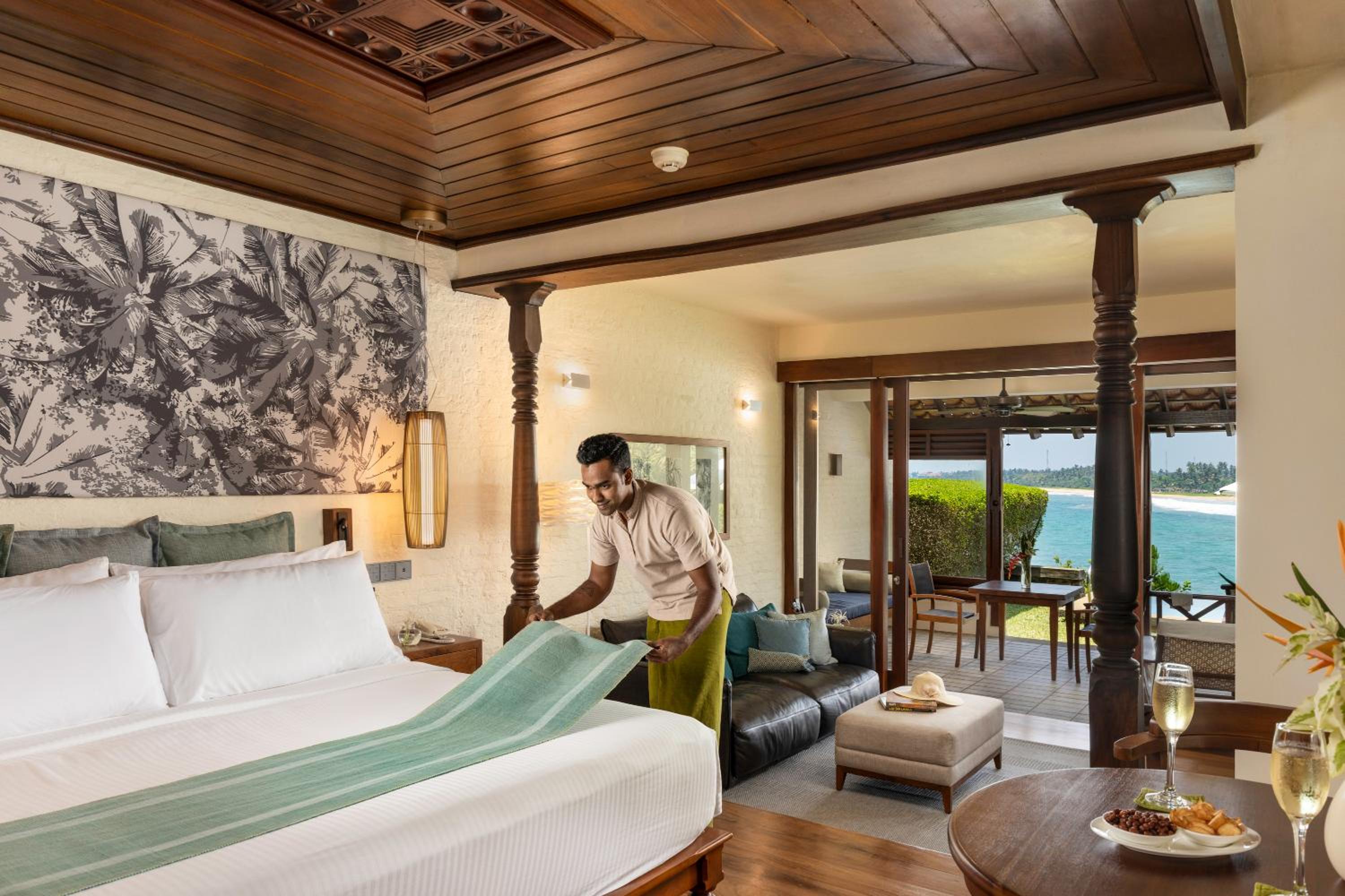 Deluxe Suite with Pool - Photo 4