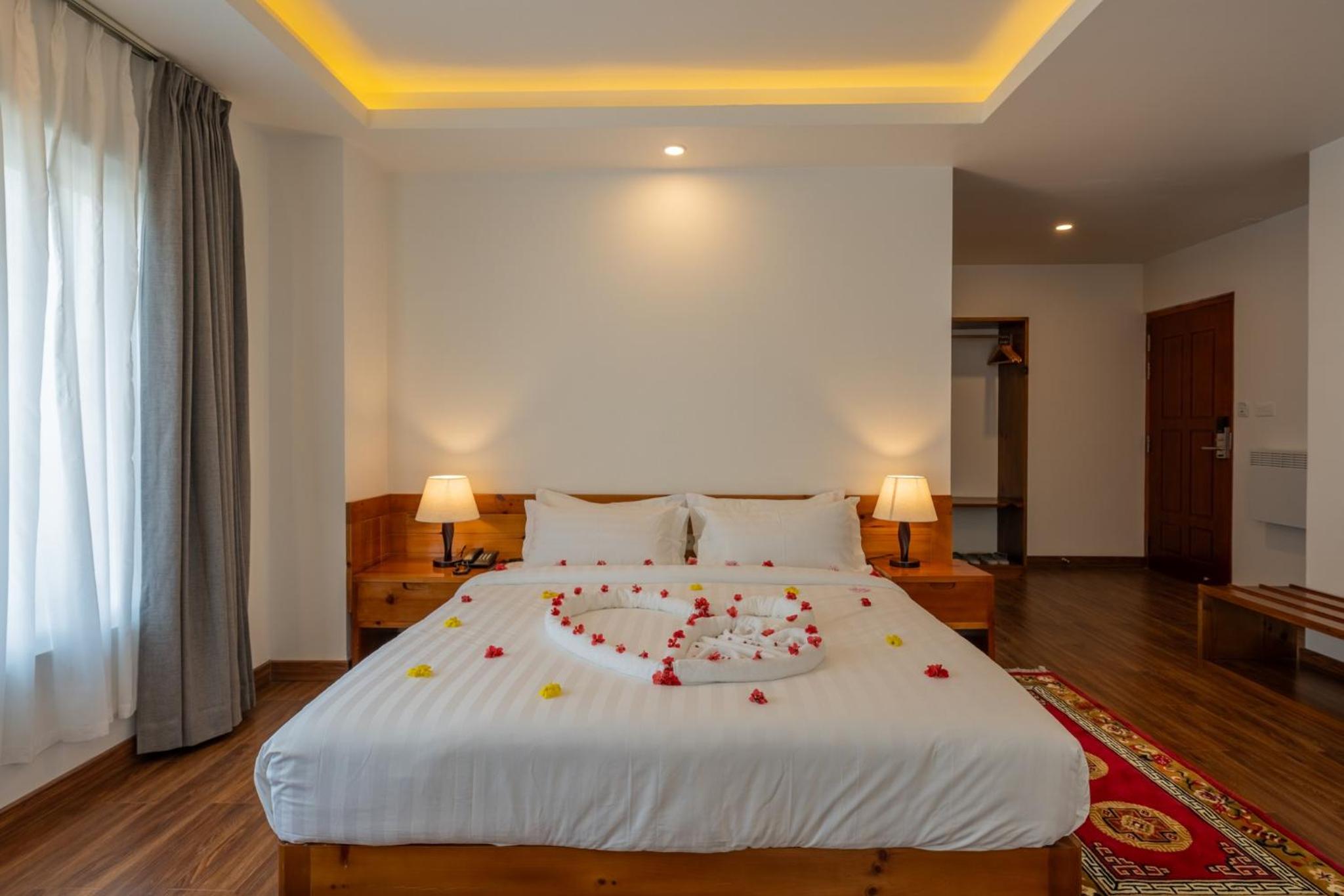 Deluxe King Room photo 3