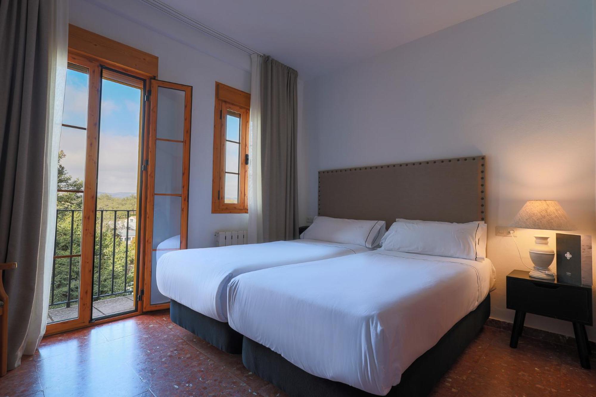 Double or Twin Room - Photo 11