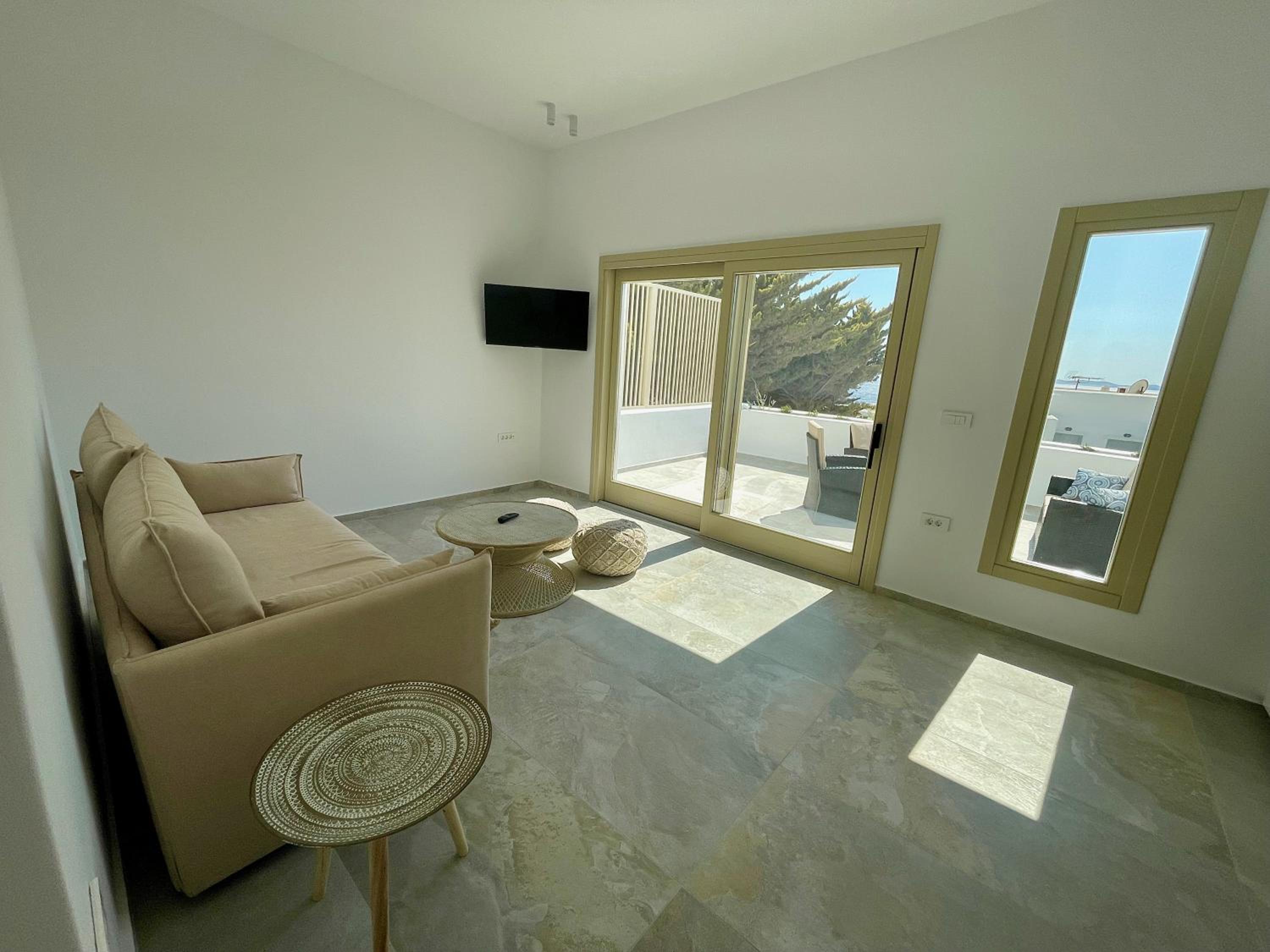 One-Bedroom Apartment with Balcony and Sea View photo 1