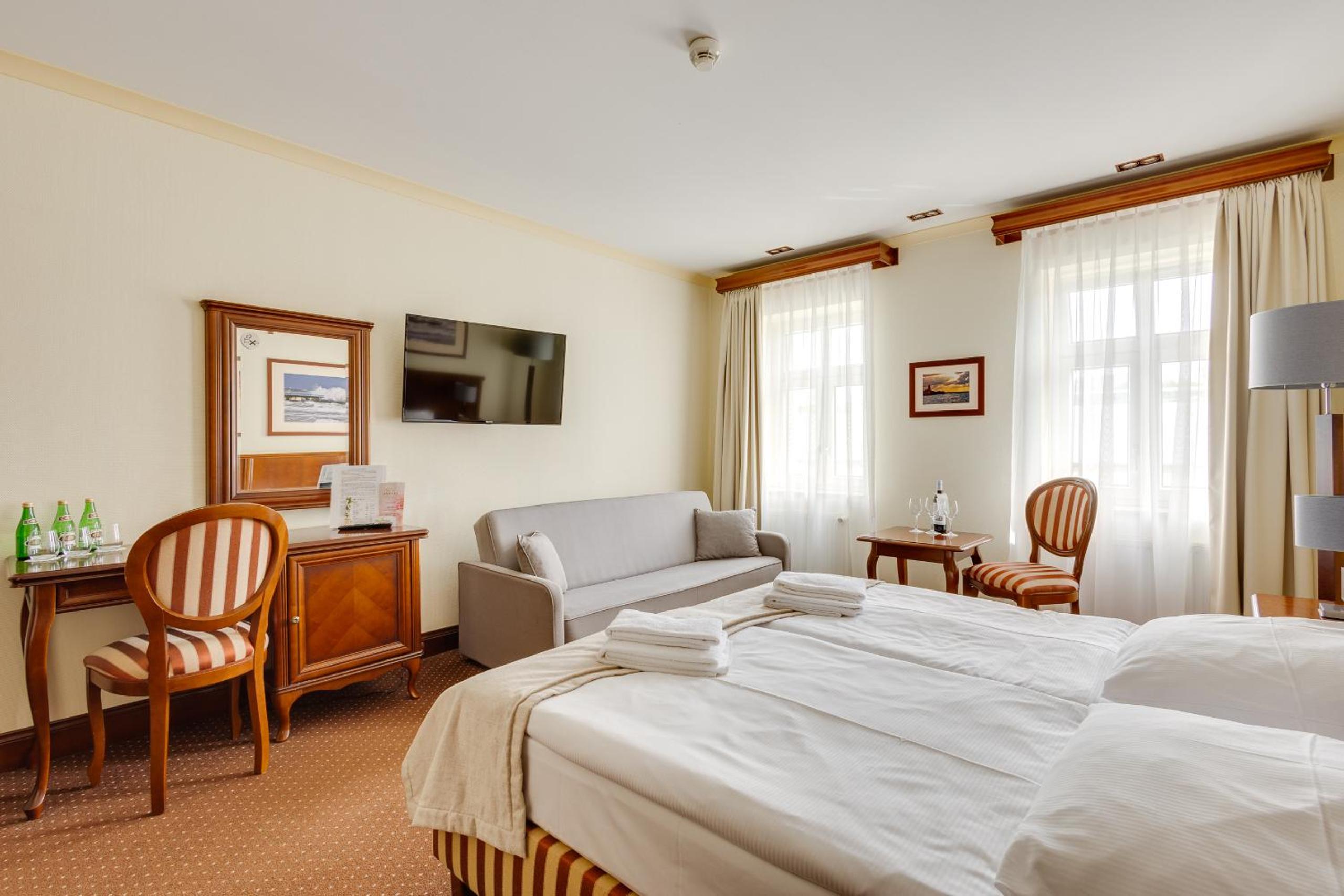 Classic Double Room with Extra Bed - Photo 3