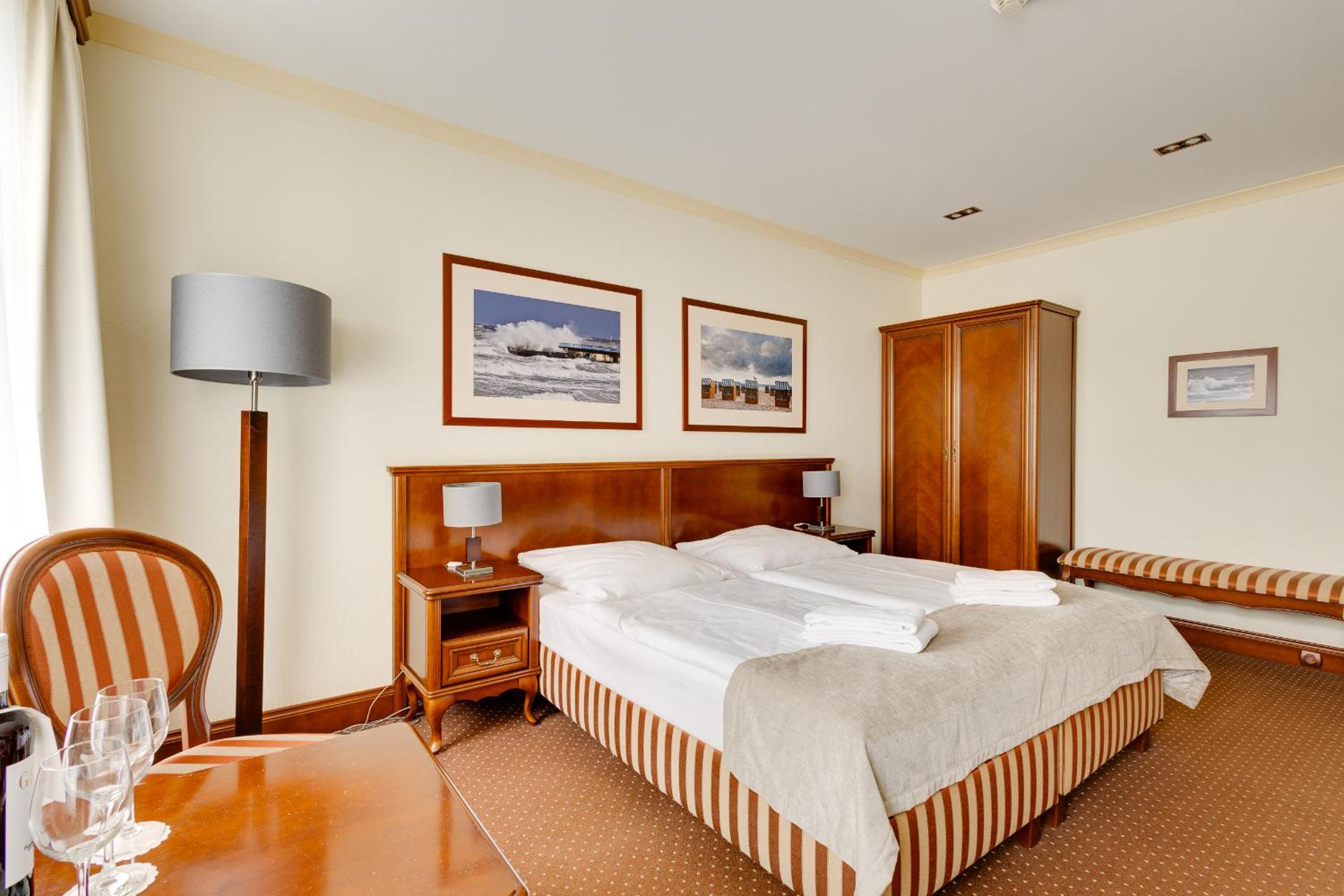Classic Double Room with Extra Bed - Photo 4