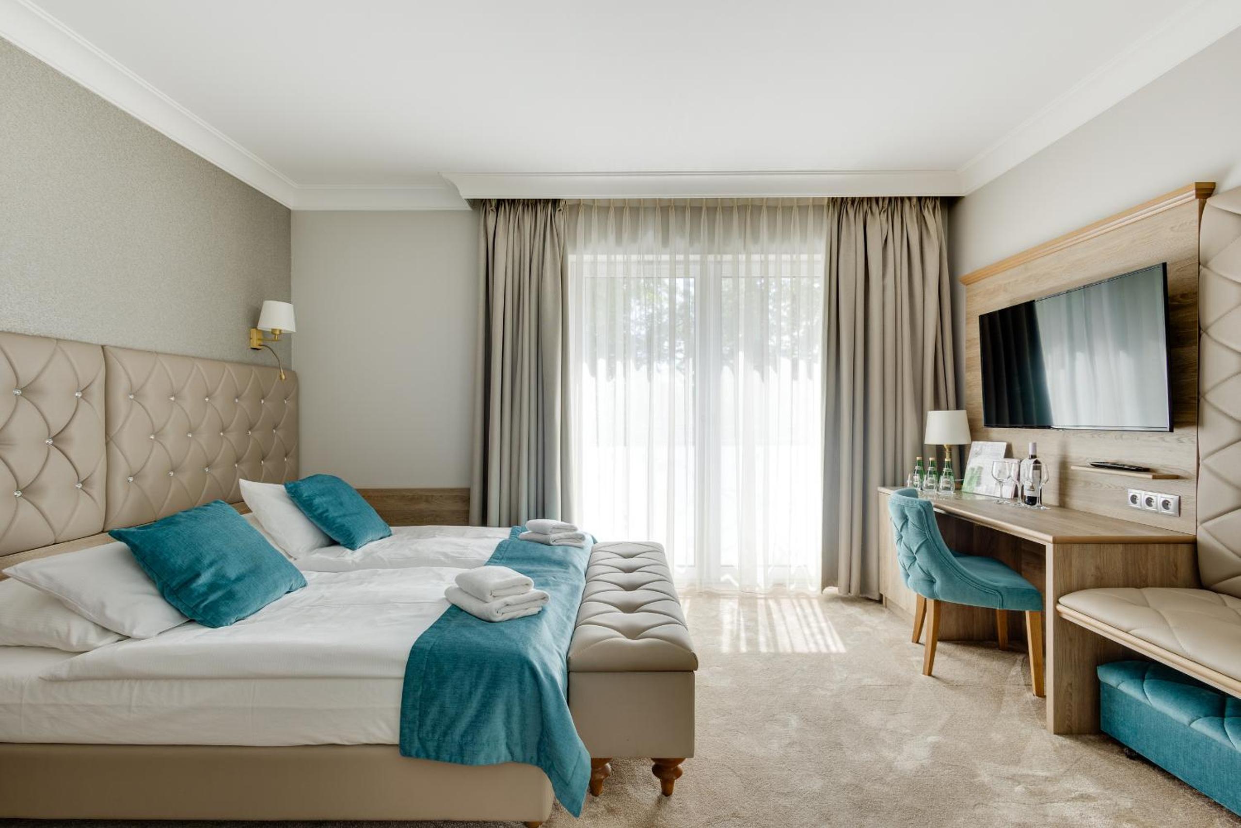 Deluxe Double Room with Extra Bed - Photo 1
