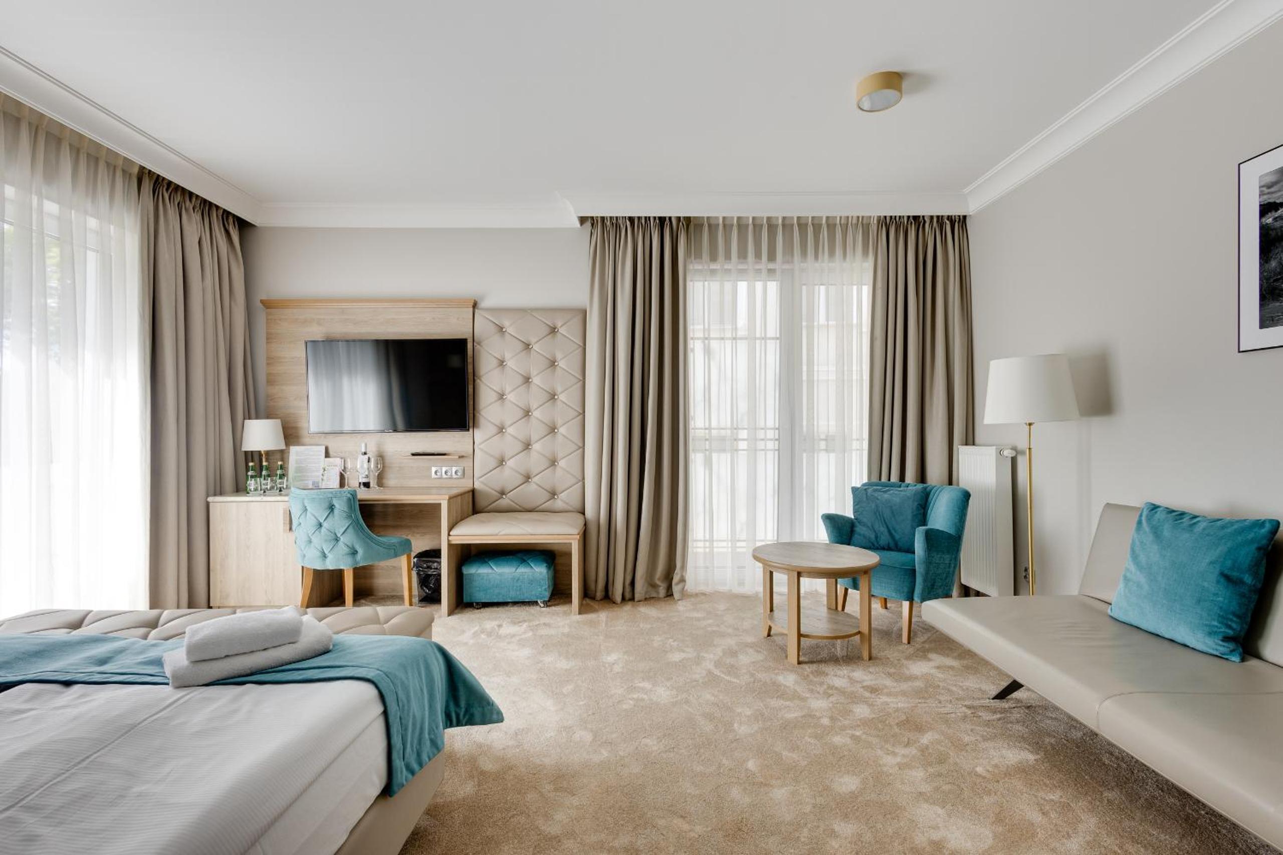 Deluxe Double Room with Extra Bed - Photo 2
