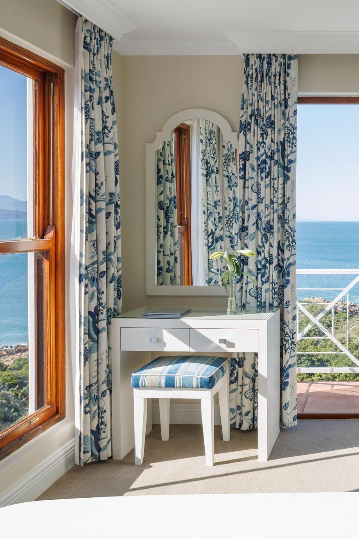 Premier Suite - Photo 9