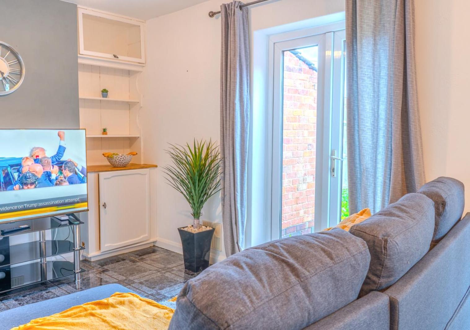 Apartment photo 1