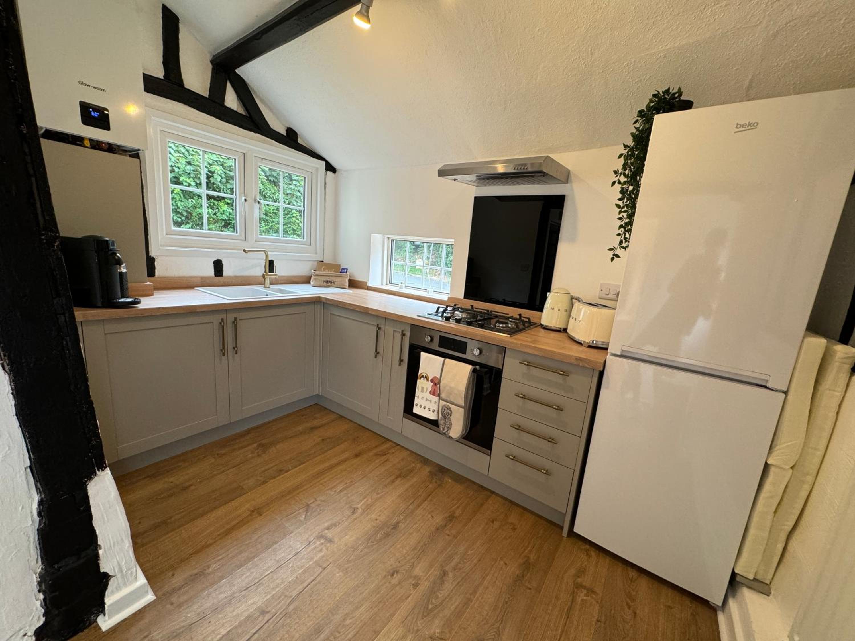 Deluxe Three-Bedroom House With Hot Tub photo 3
