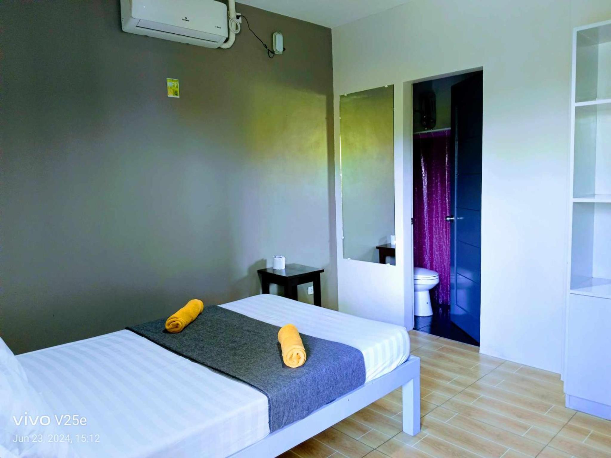 Standard Double Room - Photo 10