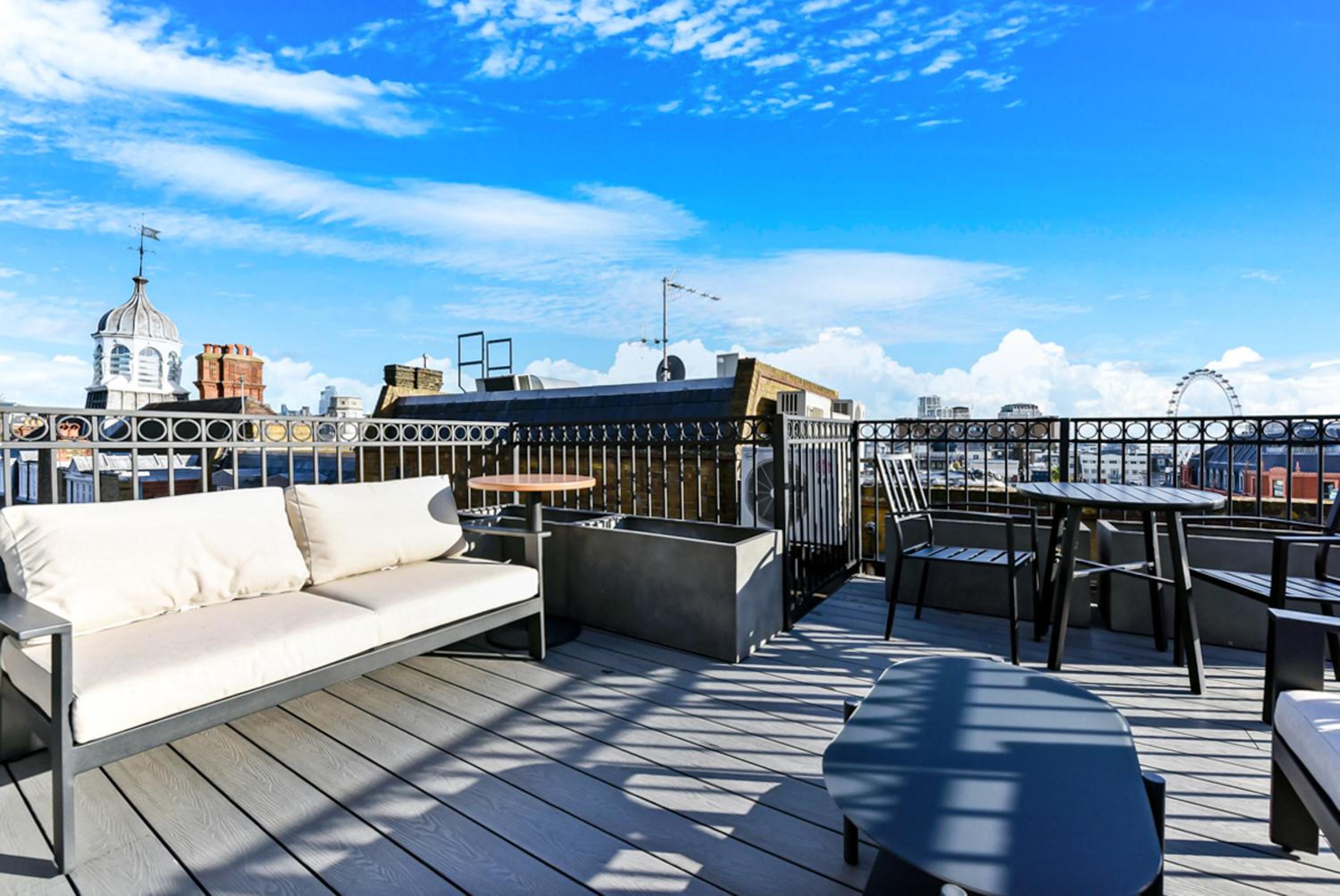 Junior Suite with Terrace thumbnail 6