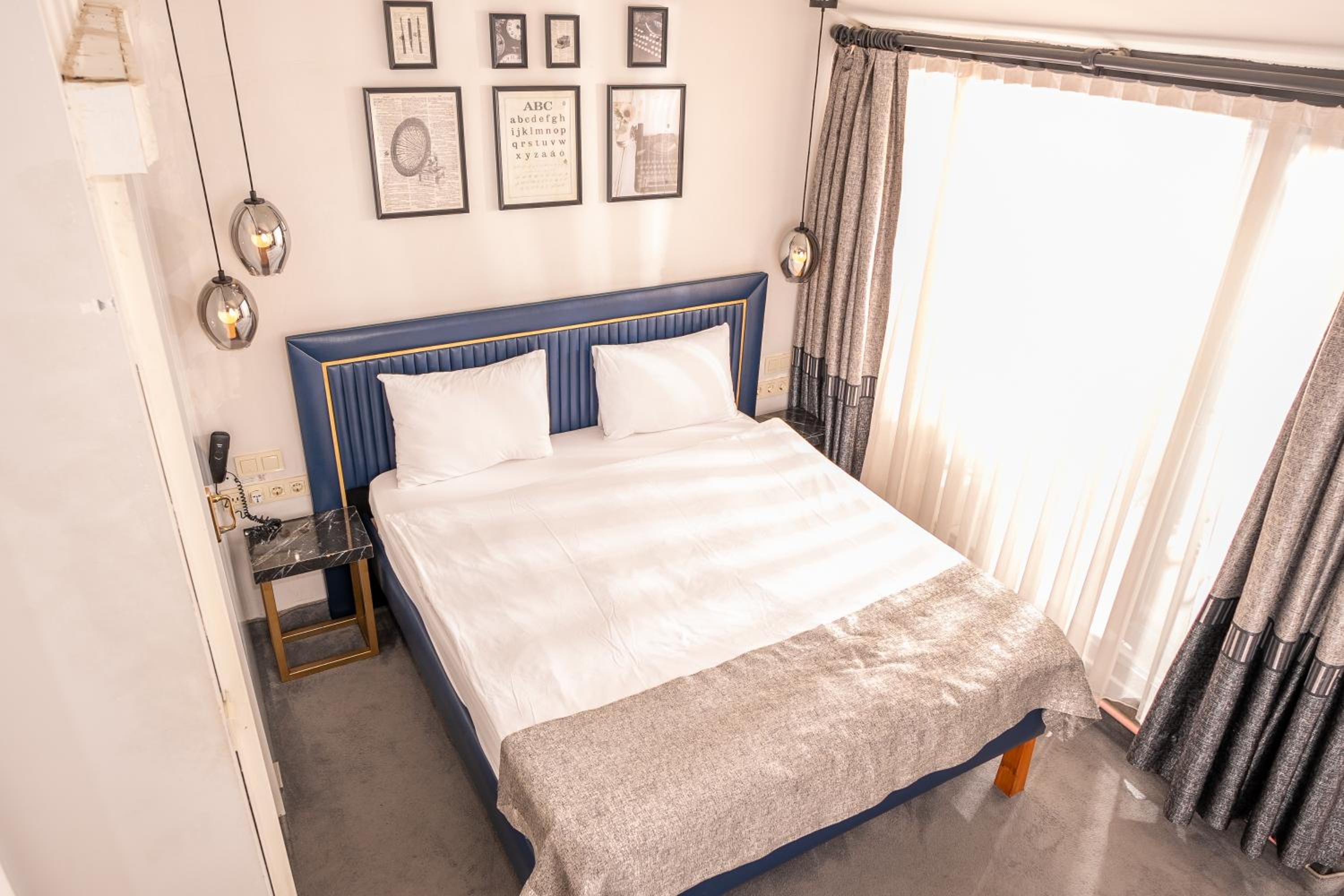 Double Room with Balcony (2 Adults + 1 Child) photo 2