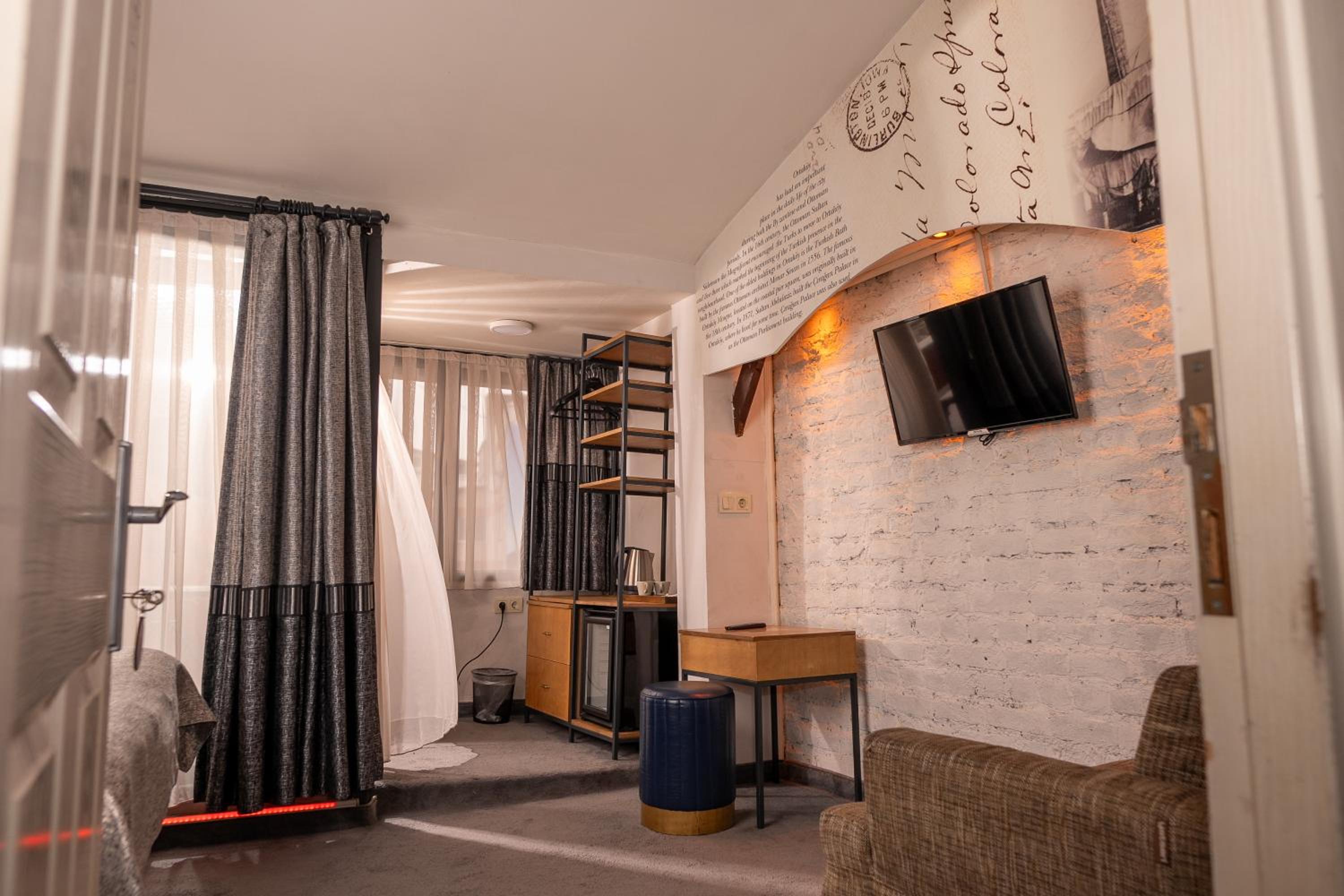 Standard Triple Room photo 2