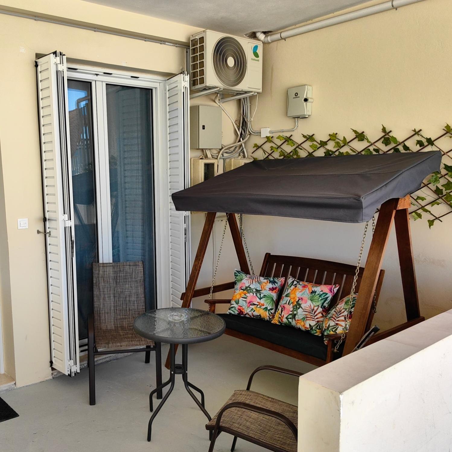 One-Bedroom Apartment - Photo 3