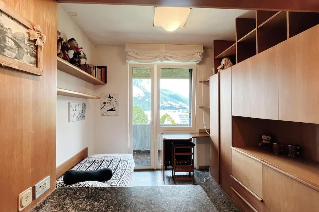Three-Bedroom Apartment with Balcony photo 2