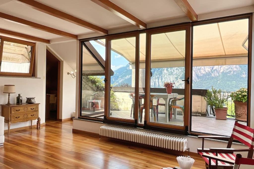 Three-Bedroom Apartment with Balcony photo 1