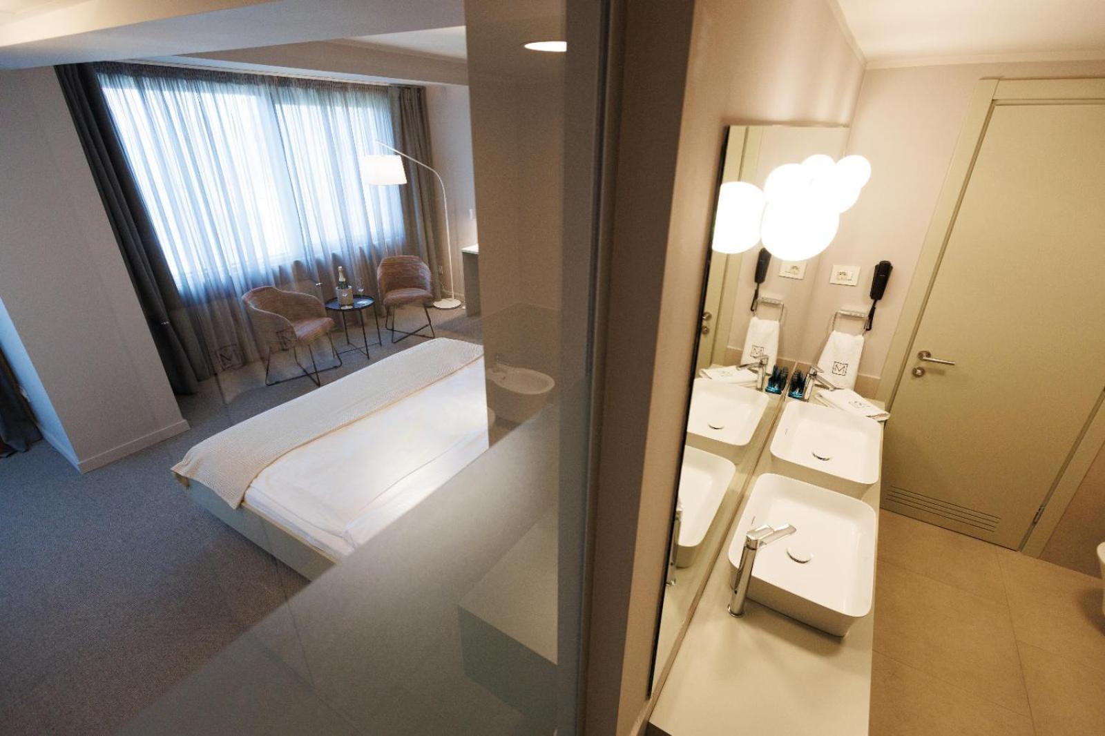 Deluxe Junior Suite photo 3