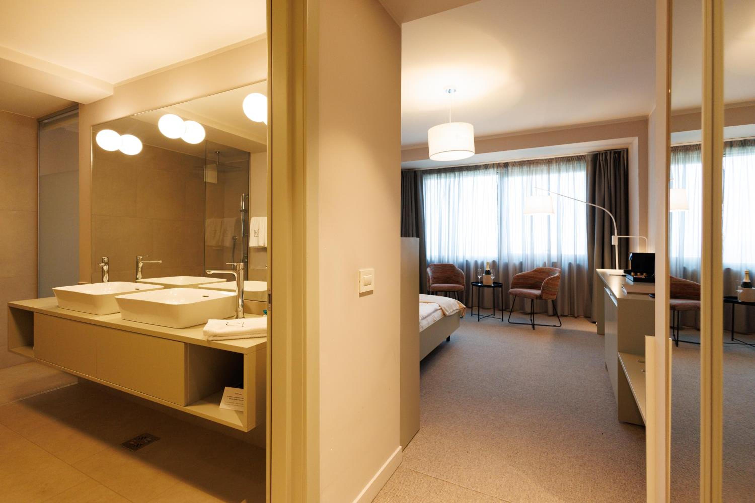 Deluxe Junior Suite photo 2