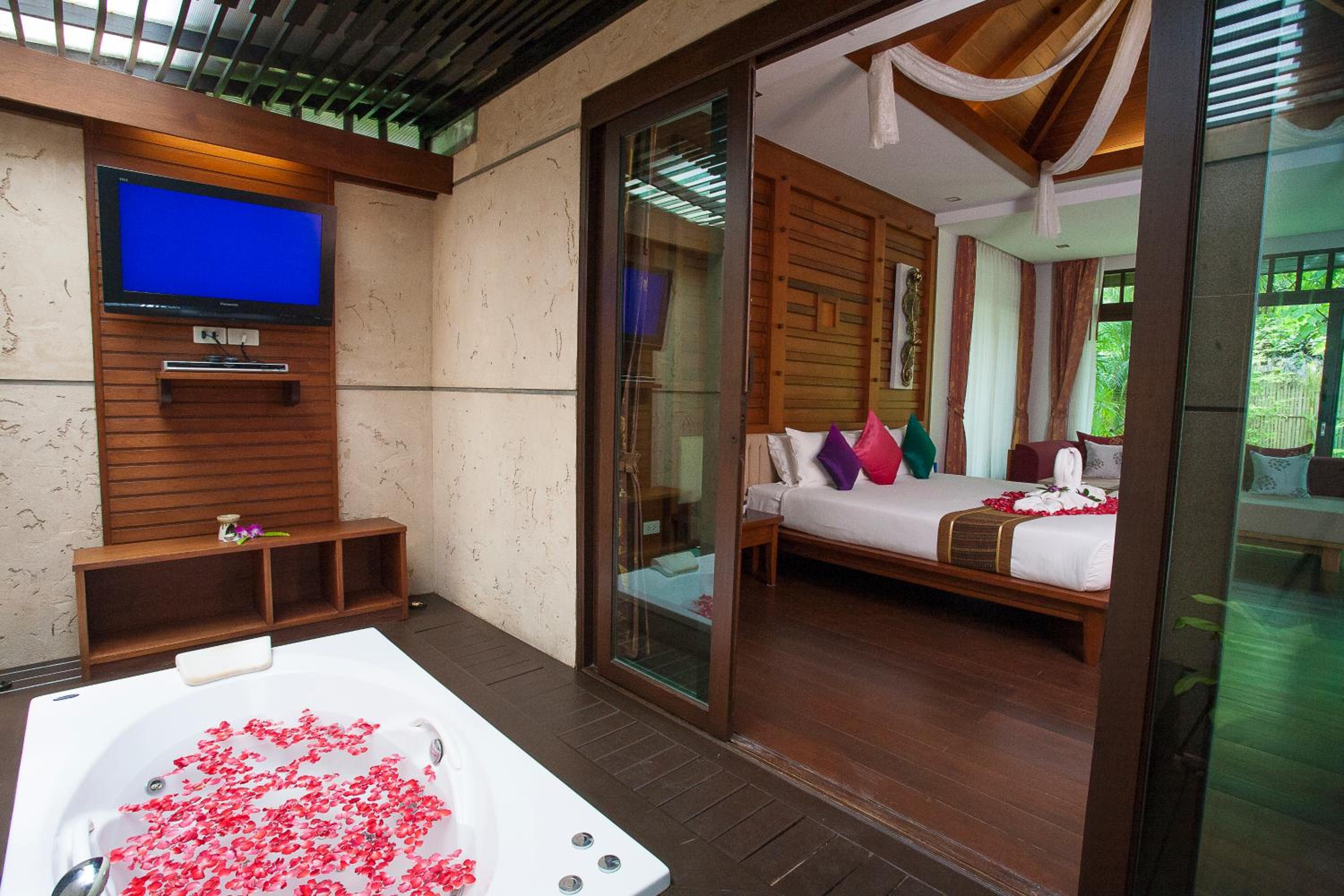 Jacuzzi Villa - Photo 8