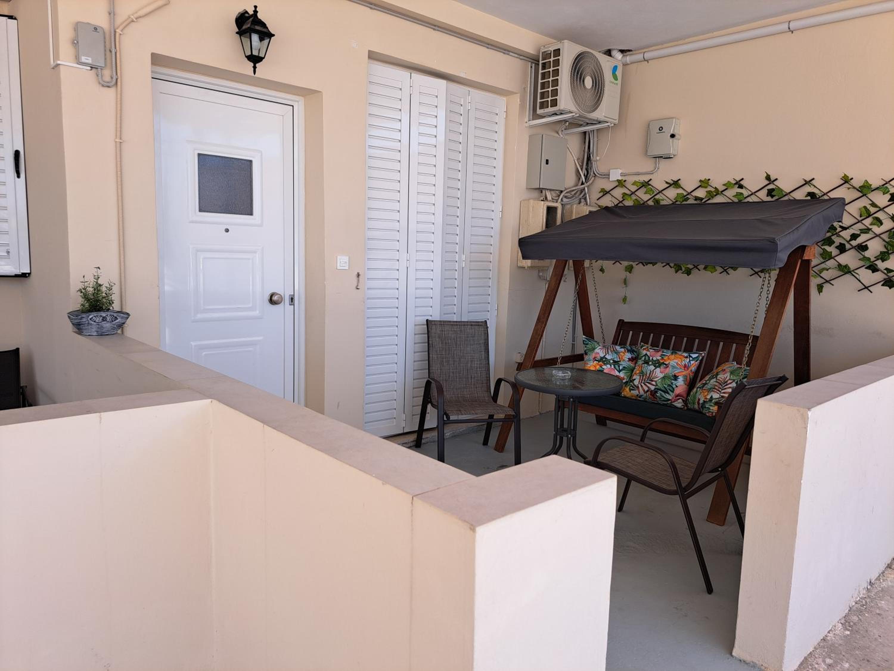 One-Bedroom Apartment - Photo 12