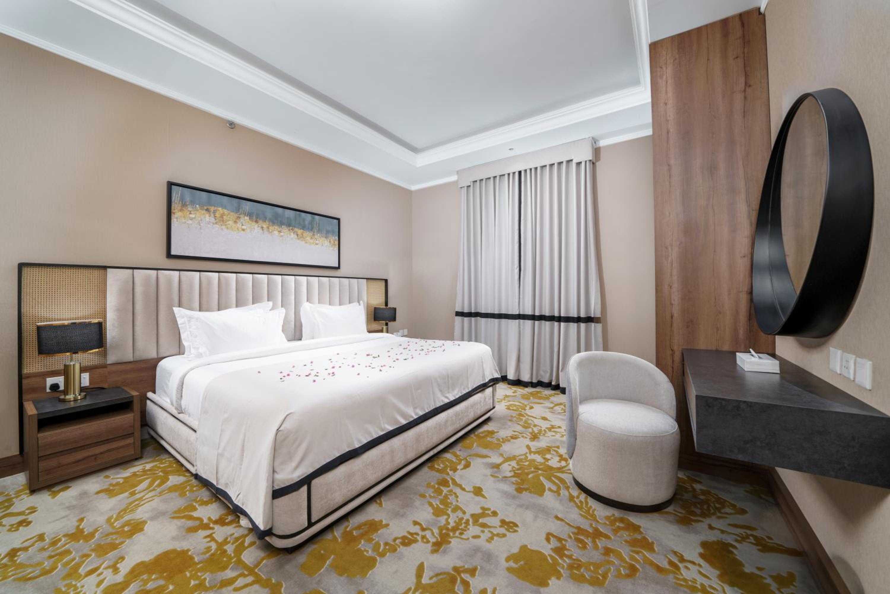 Executive Suite - Photo 1