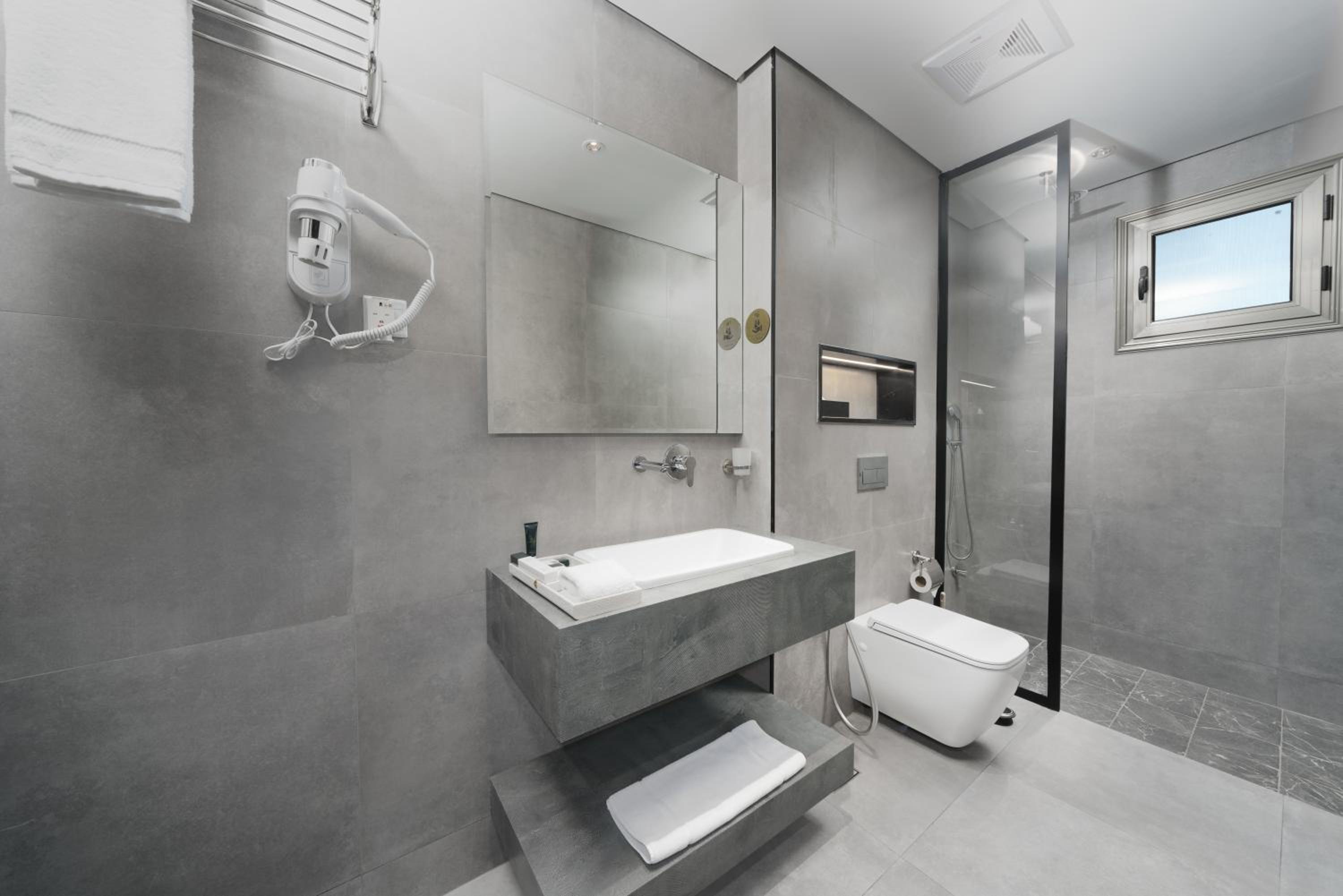 Twin Room - Photo 3