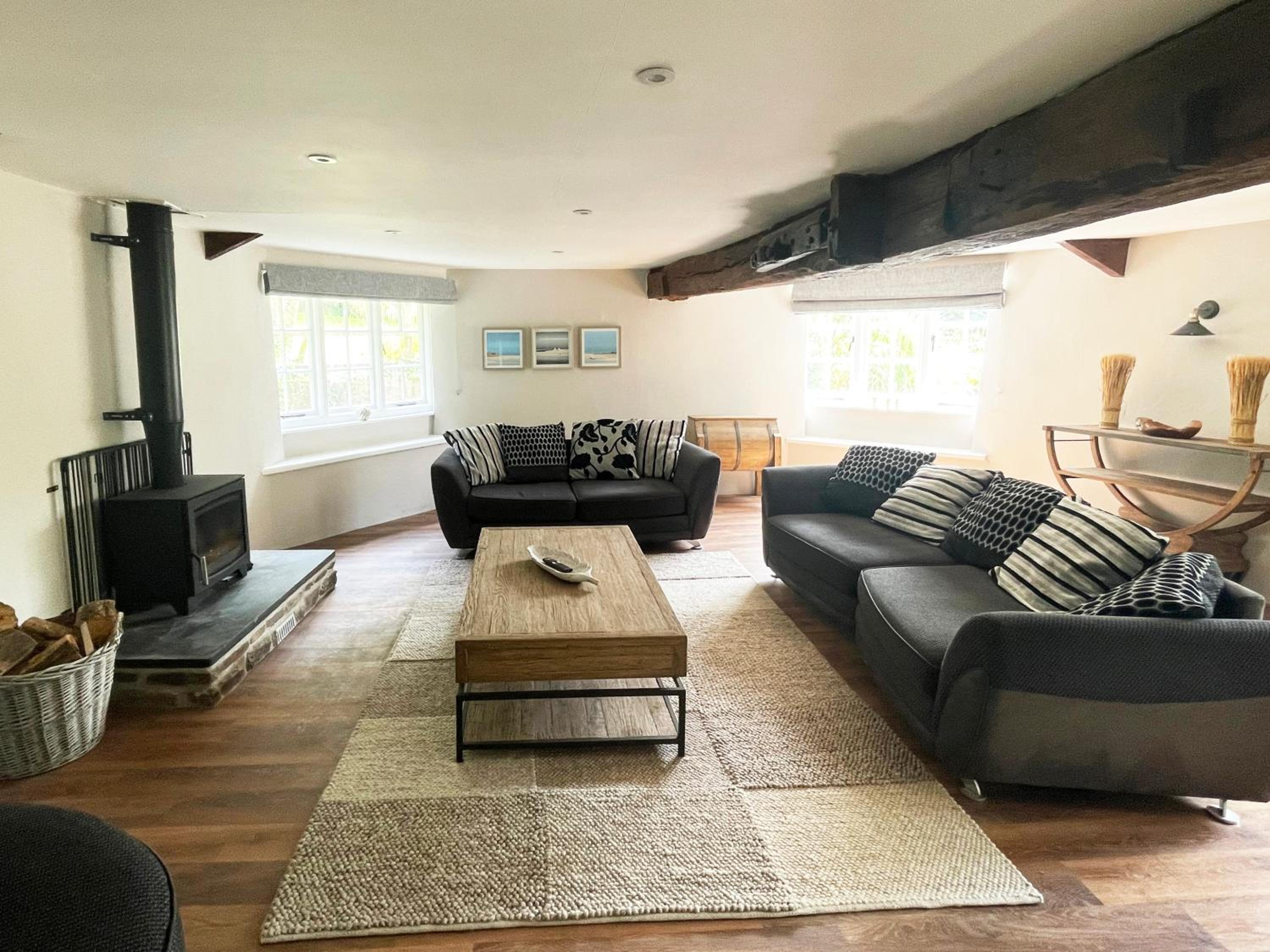 Seven-Bedroom House photo 1