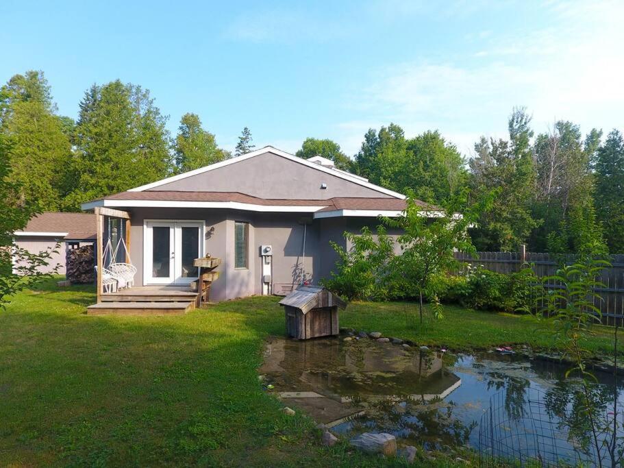 Three-Bedroom House photo 2