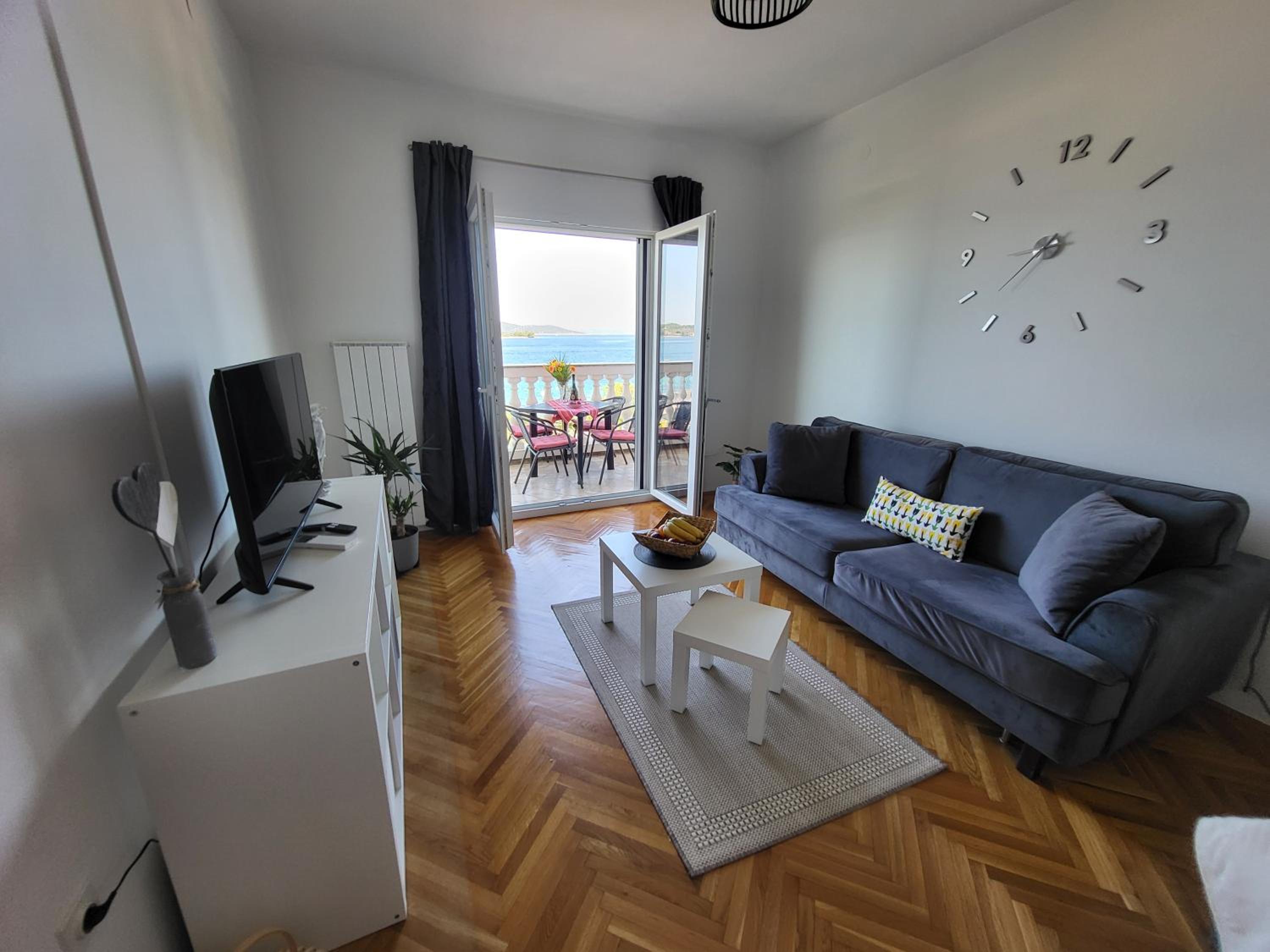 Deluxe One-Bedroom Apartment with Ocean View photo 1