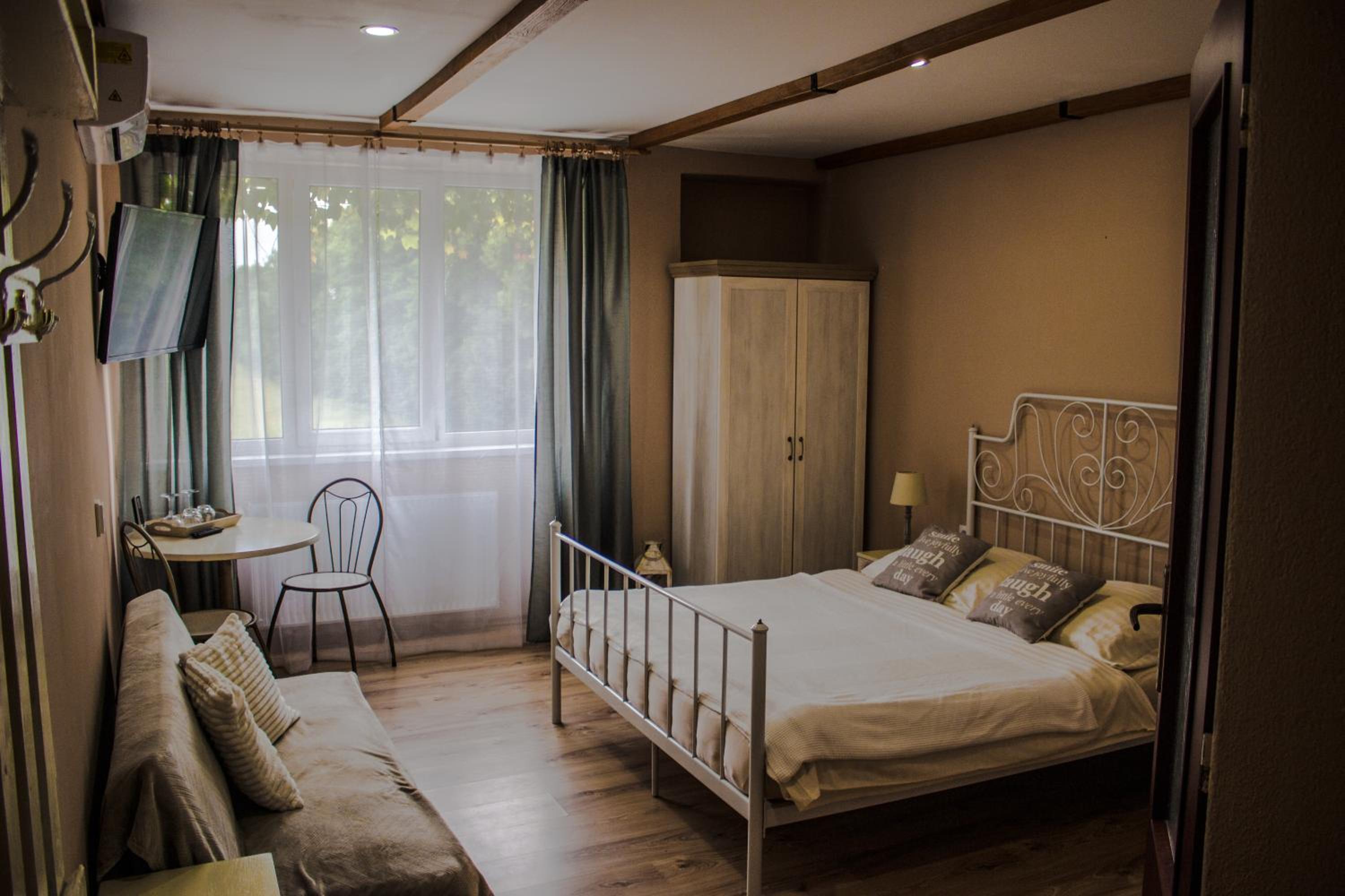 Deluxe Double Room with Shower photo 3