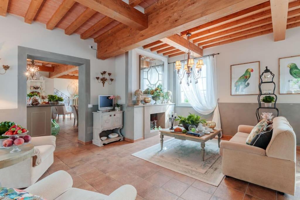 Villa photo 1