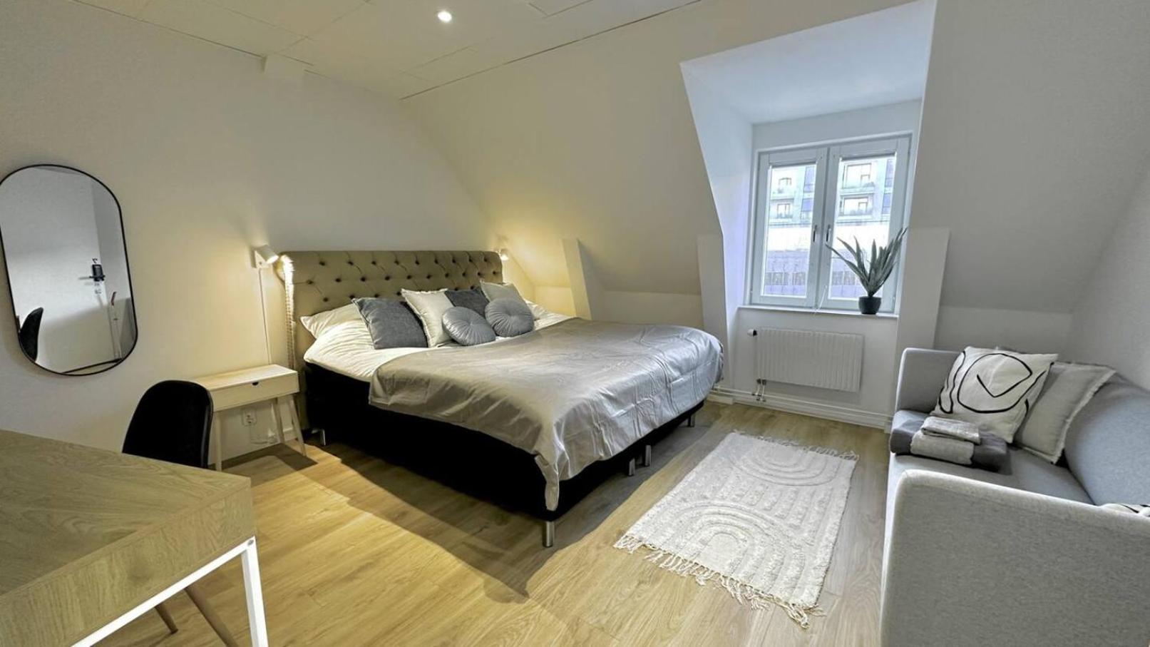 Double or Twin Room with City View photo 1