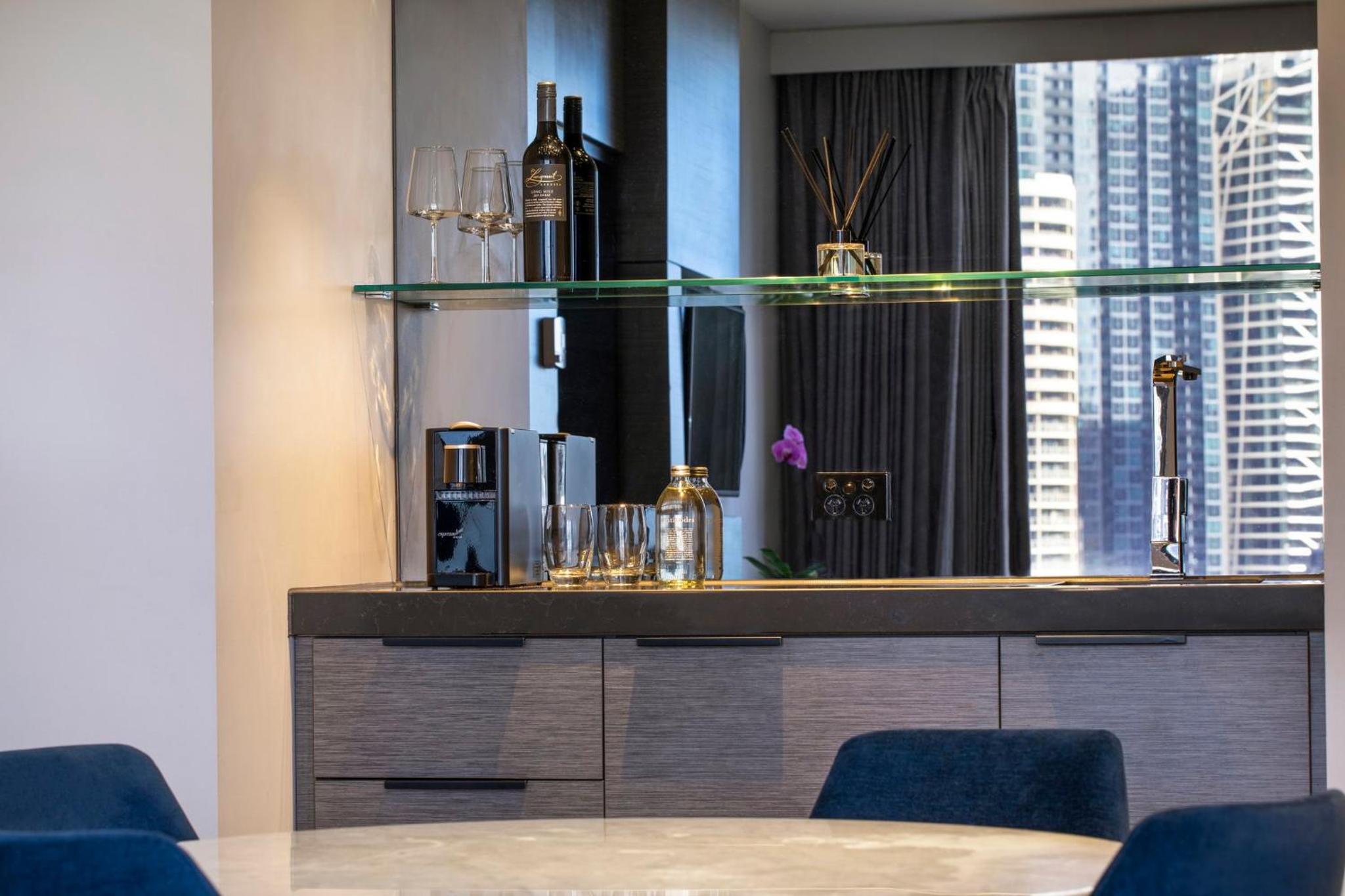 One-Bedroom Suite with River View - Photo 6