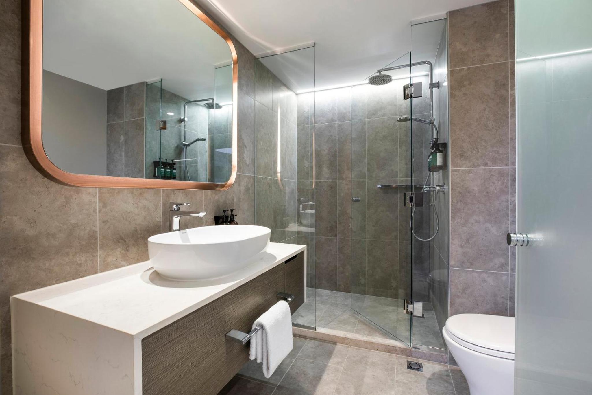 Standard Double Room with Two Double Beds and River View - Photo 9