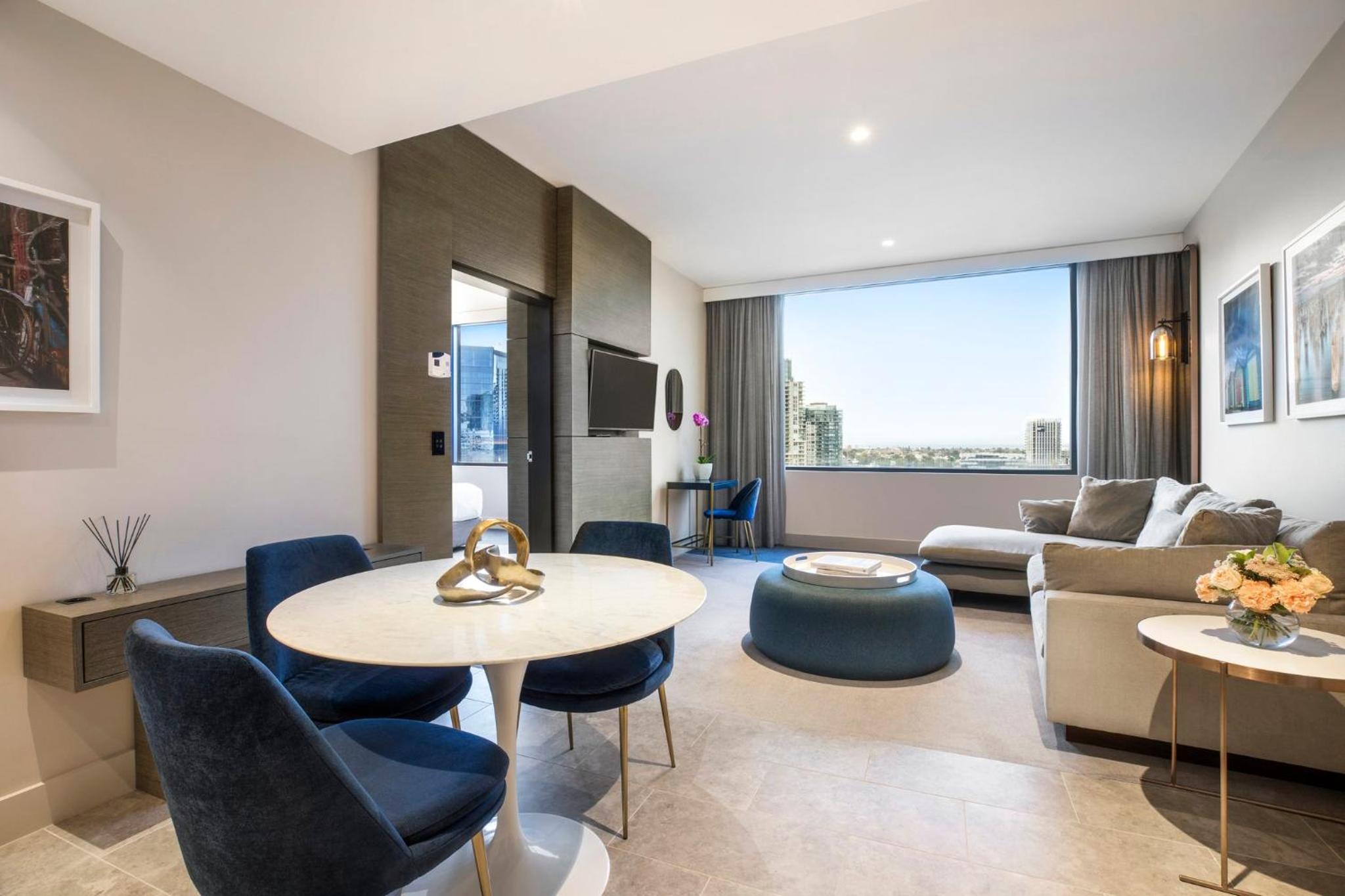 One-Bedroom Suite with River View - Photo 3