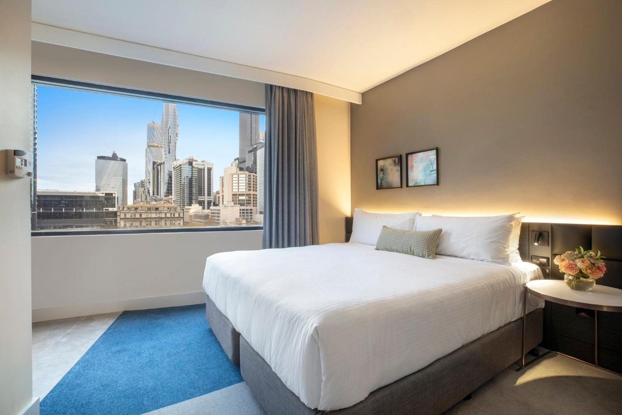 Standard King Room - Accessible - Photo 2