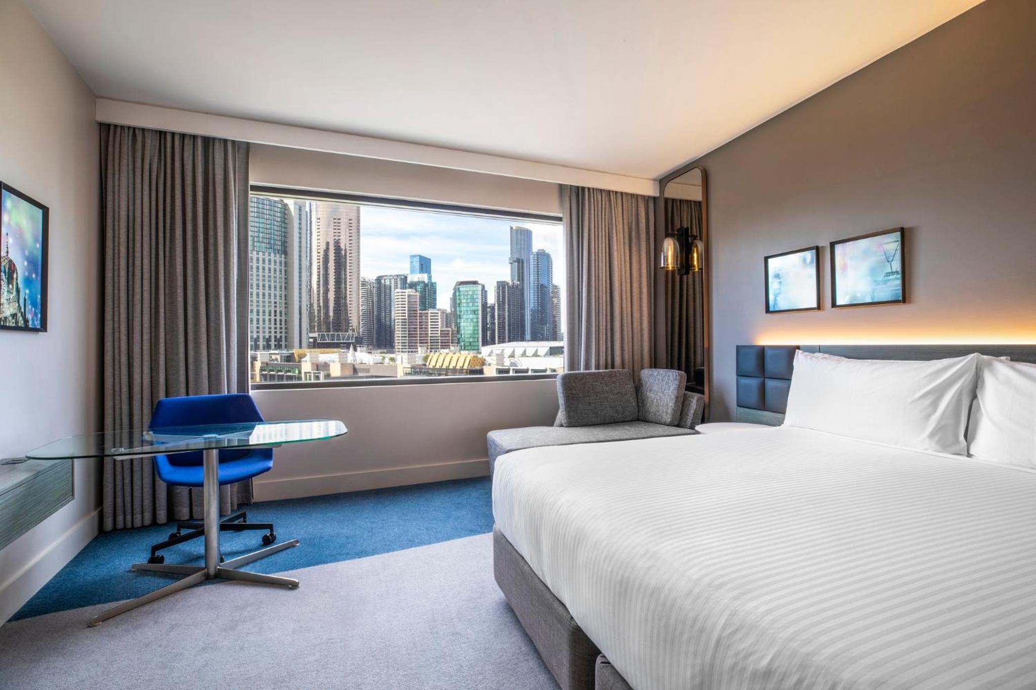 Standard King Room with Casino View - High Floor - Photo 1