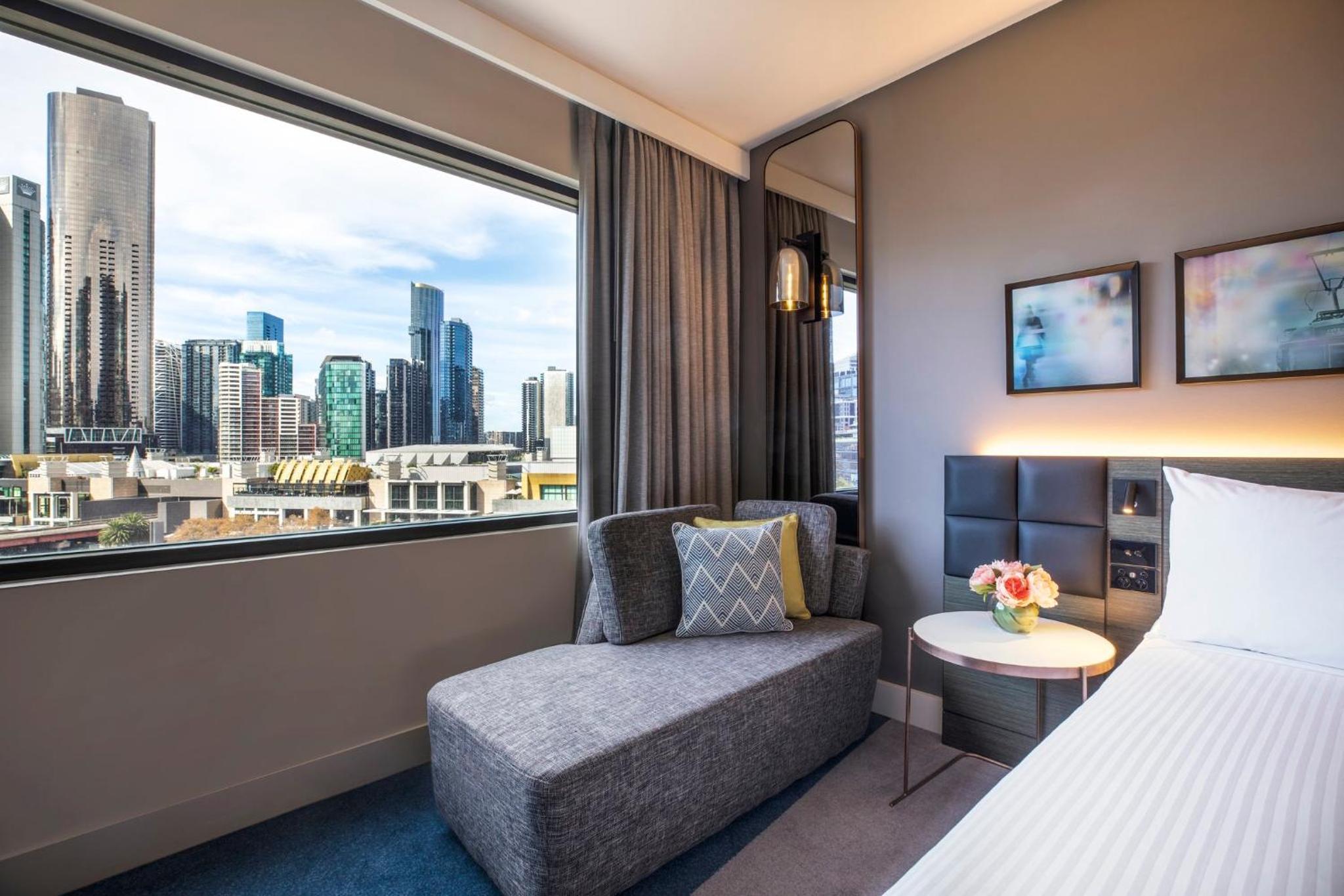 Standard King Room with Casino View - High Floor - Photo 2