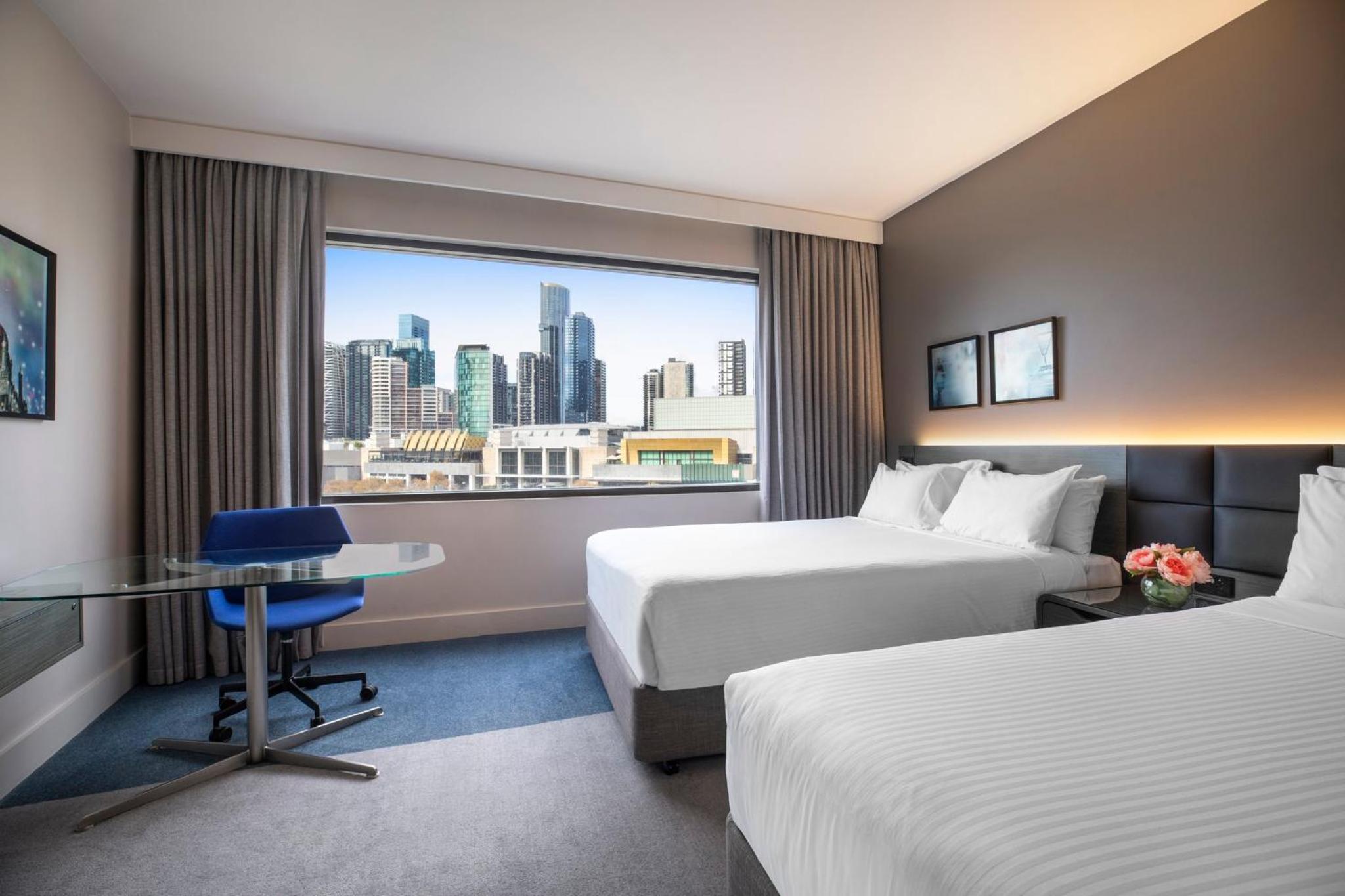 Standard Double Room with Two Double Beds and River View - Photo 3