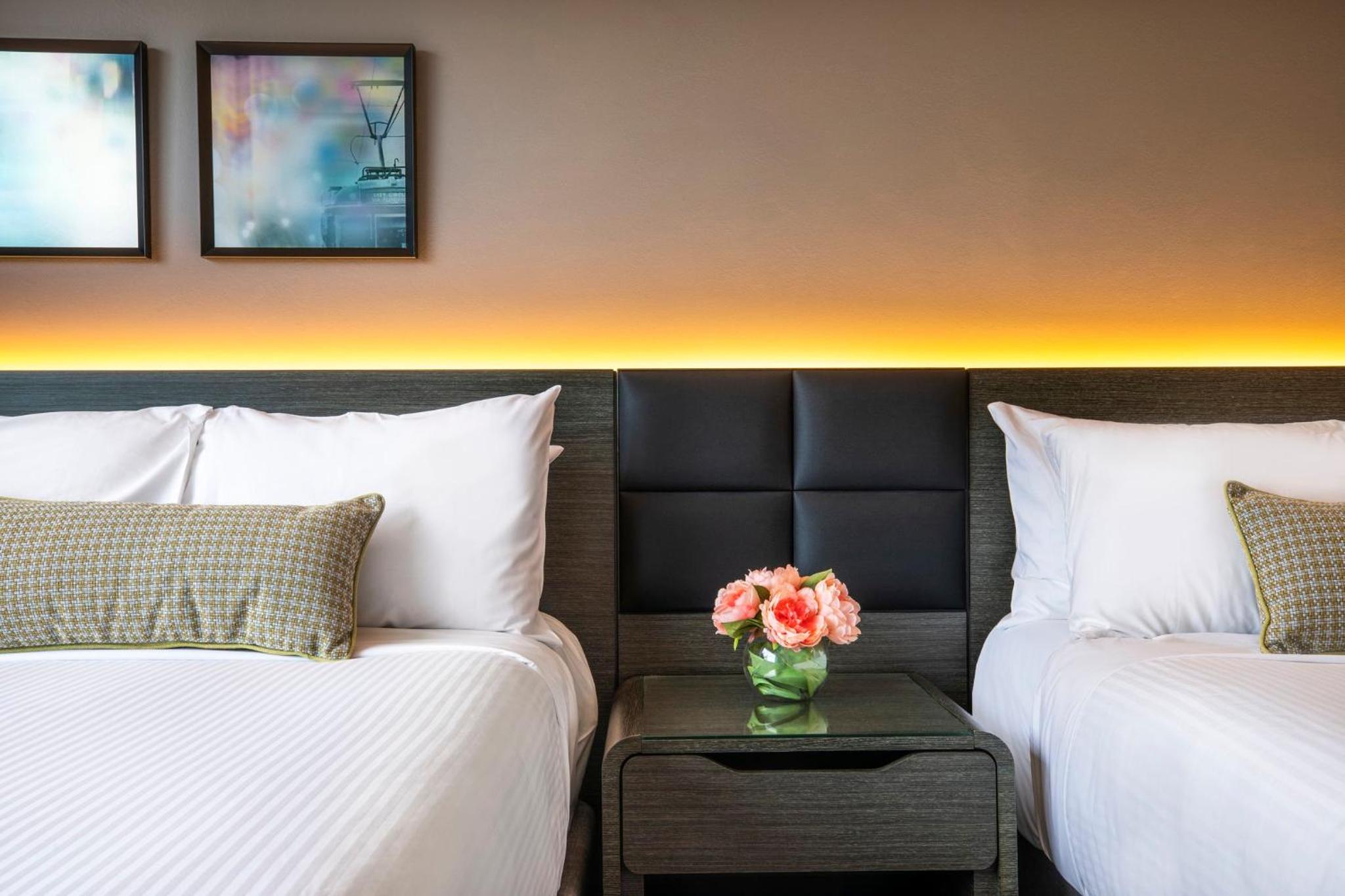 Standard Double Room with Two Double Beds and River View - Photo 4