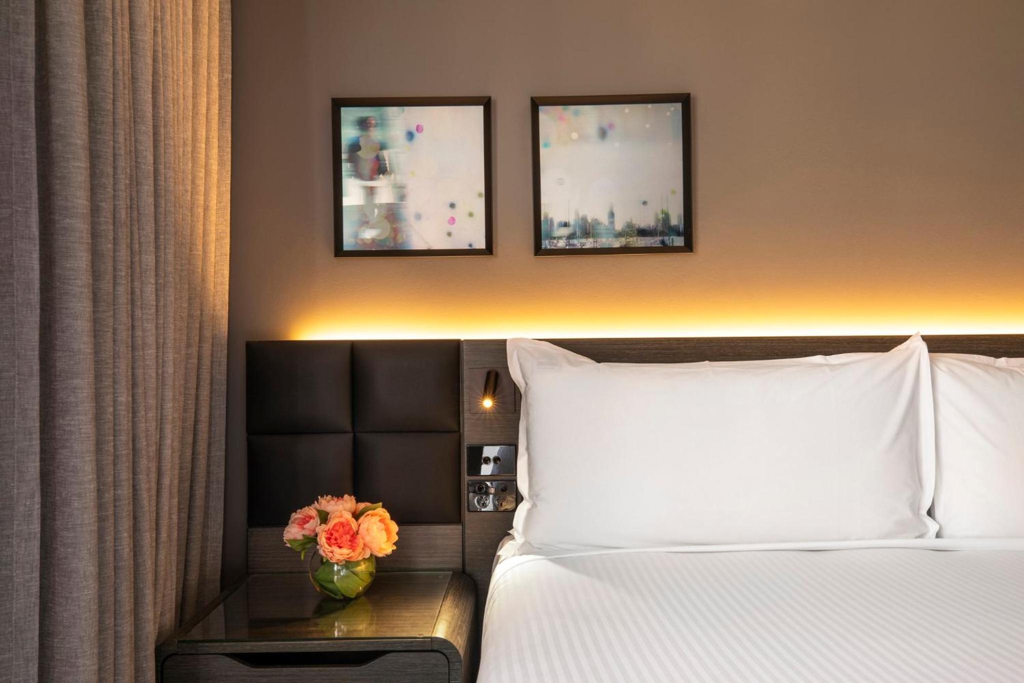 Standard King Room - Photo 5