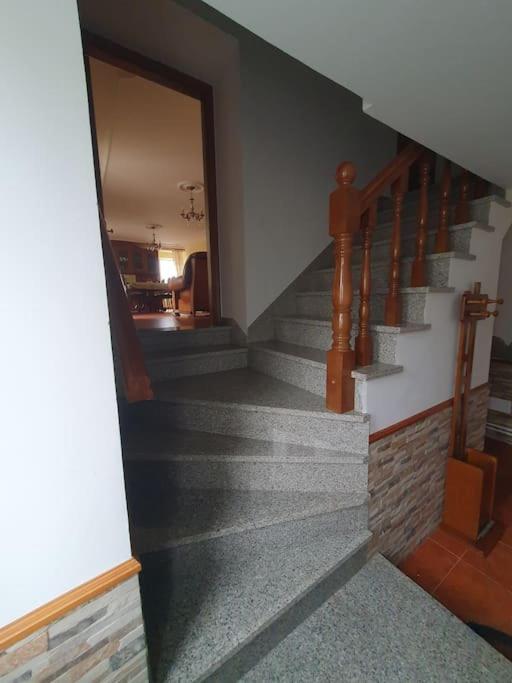Five-Bedroom House photo 3
