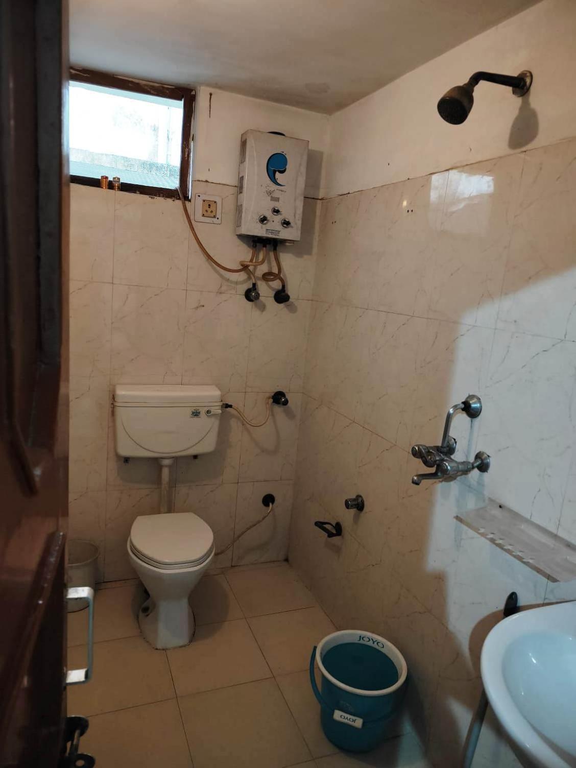 Budget Double Room photo 3