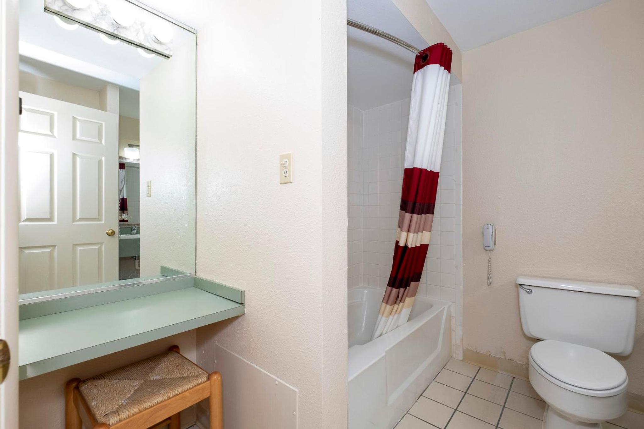 Deluxe Room With Two Double Beds Smoking  photo 3