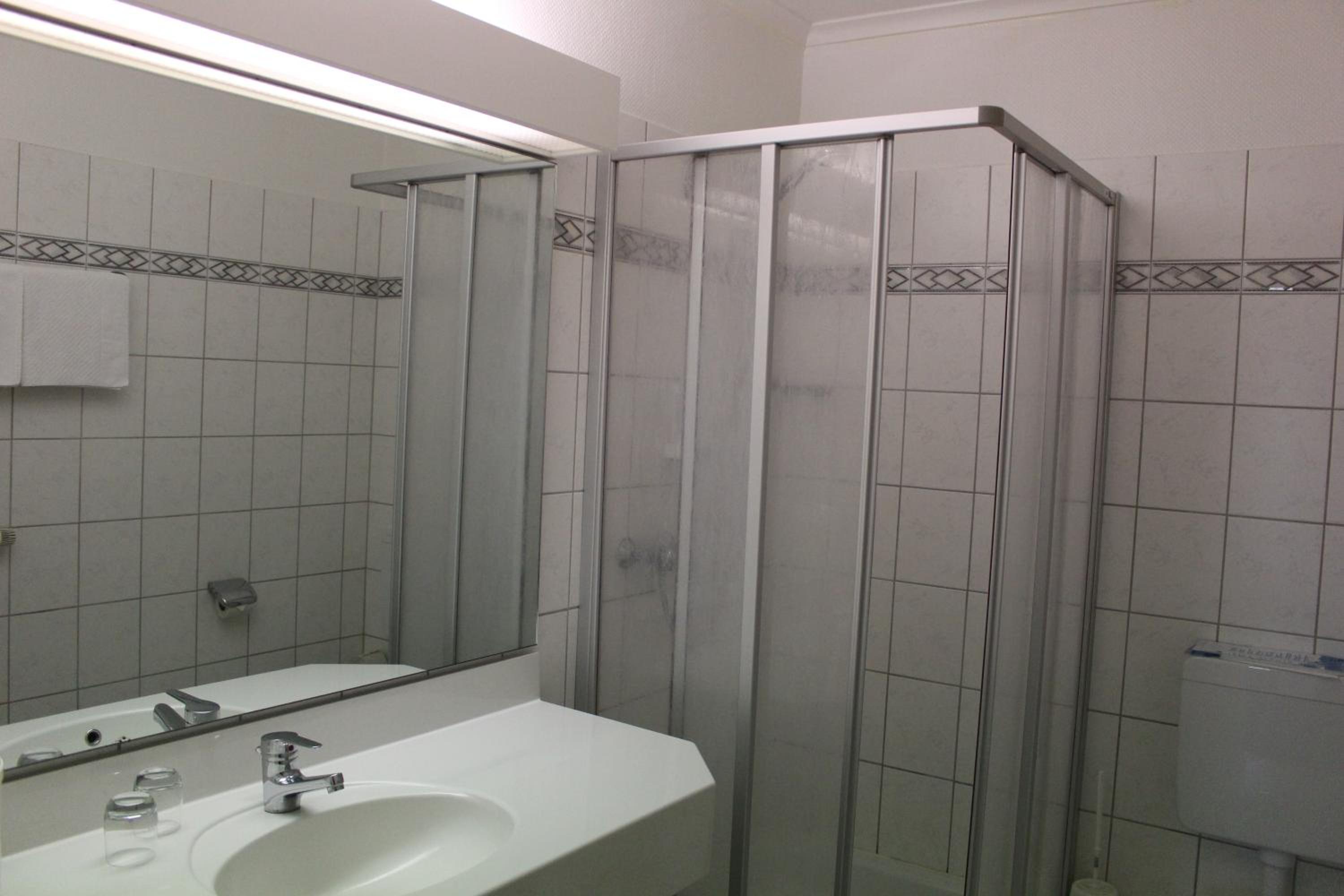Twin Room - Photo 6