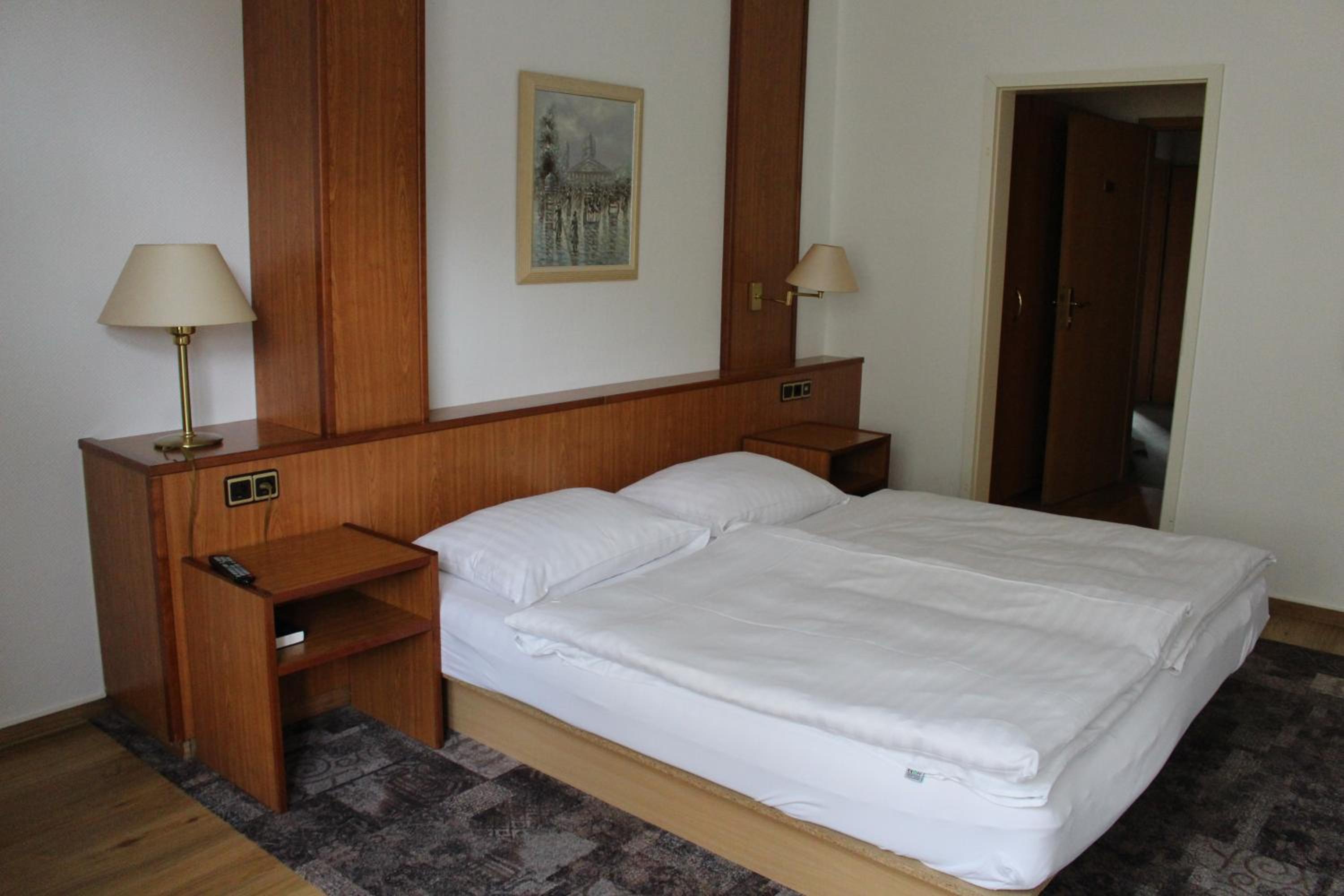 Twin Room - Photo 10