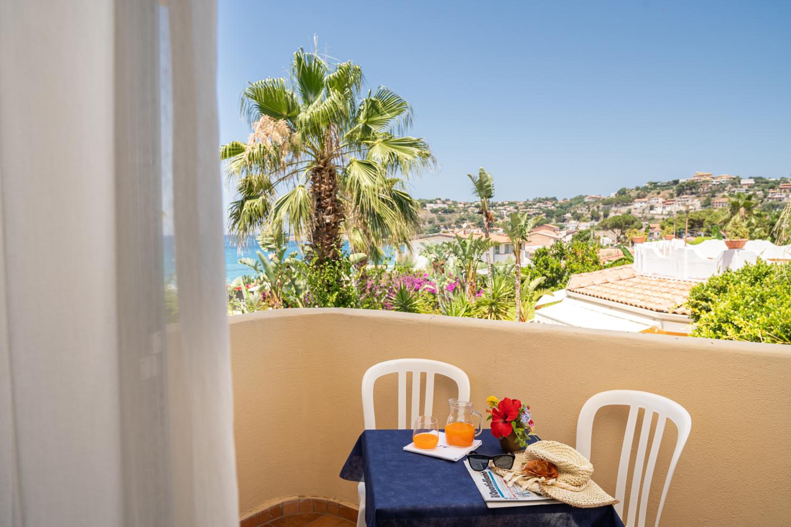 Superior Double or Twin Room with Sea View - Photo 3